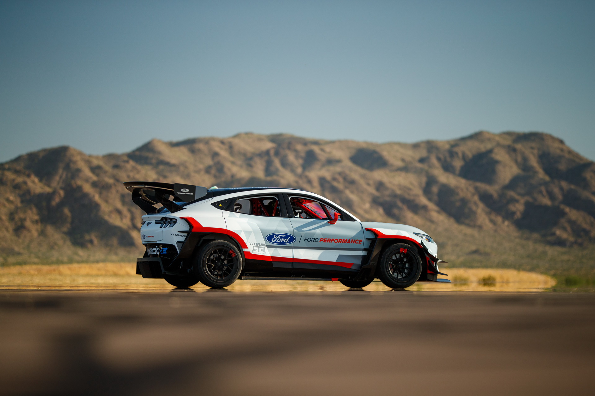 Ford’s Wild Mustang Mach-E Prototype Racer Comes With Seven Motors, 1400 HP