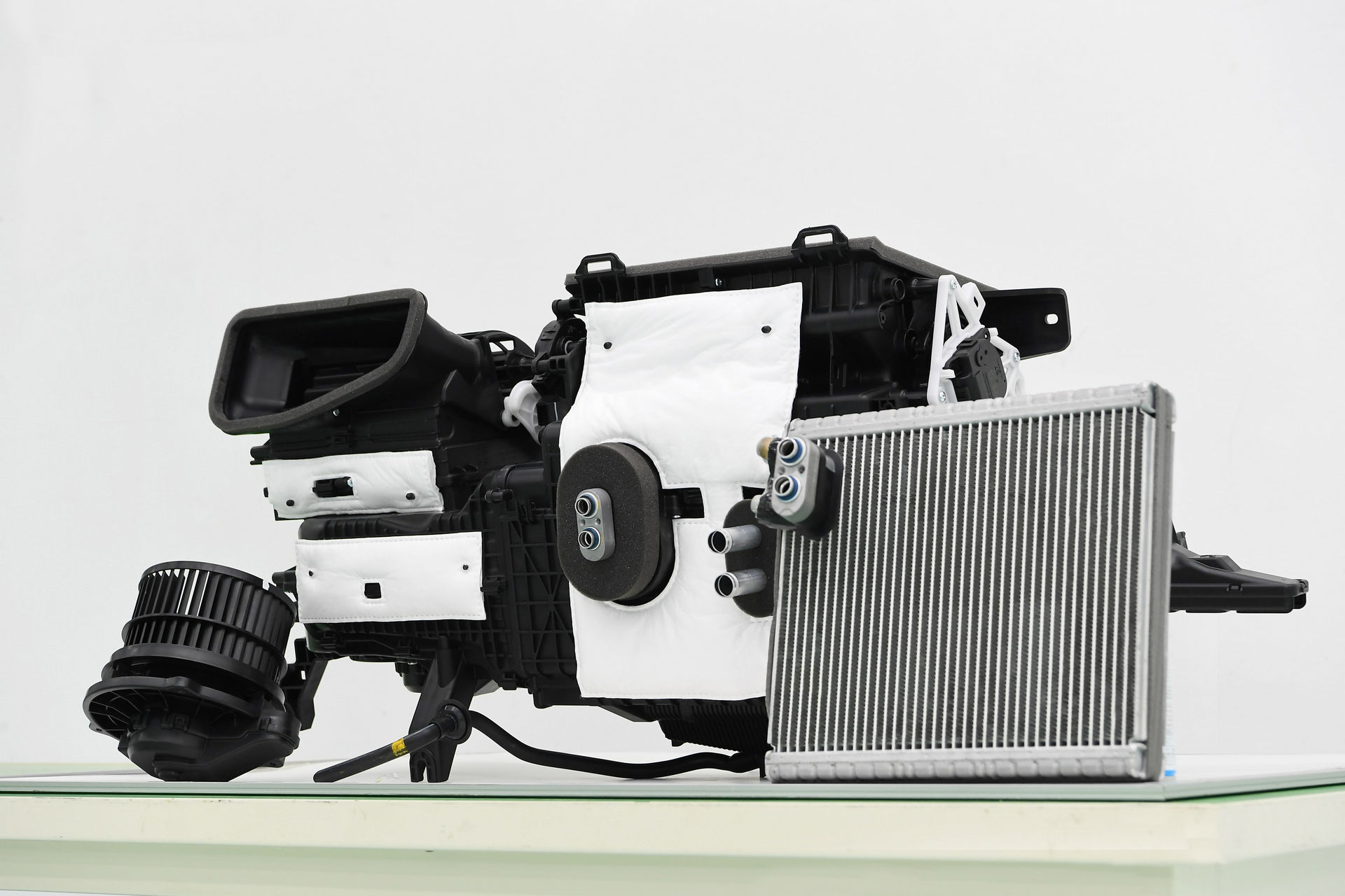 Hyundai Develops New Air Conditioning System That Helps Clean The Air