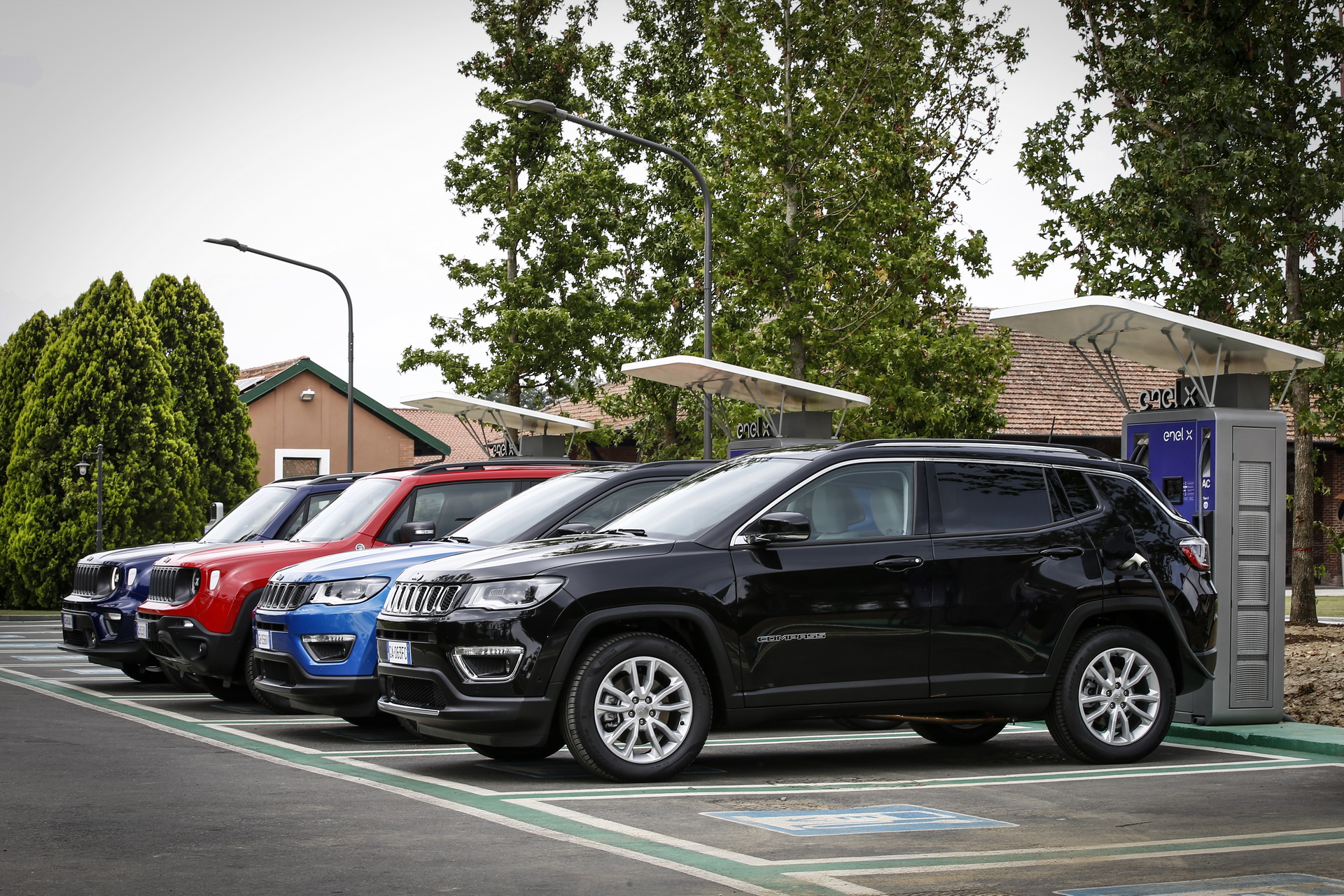 Jeep Details Compass And Renegade 4Xe PHEVs For Their European Launch