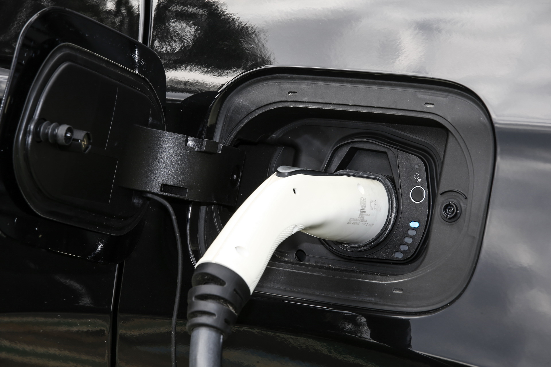 Jeep Details Compass And Renegade 4Xe PHEVs For Their European Launch