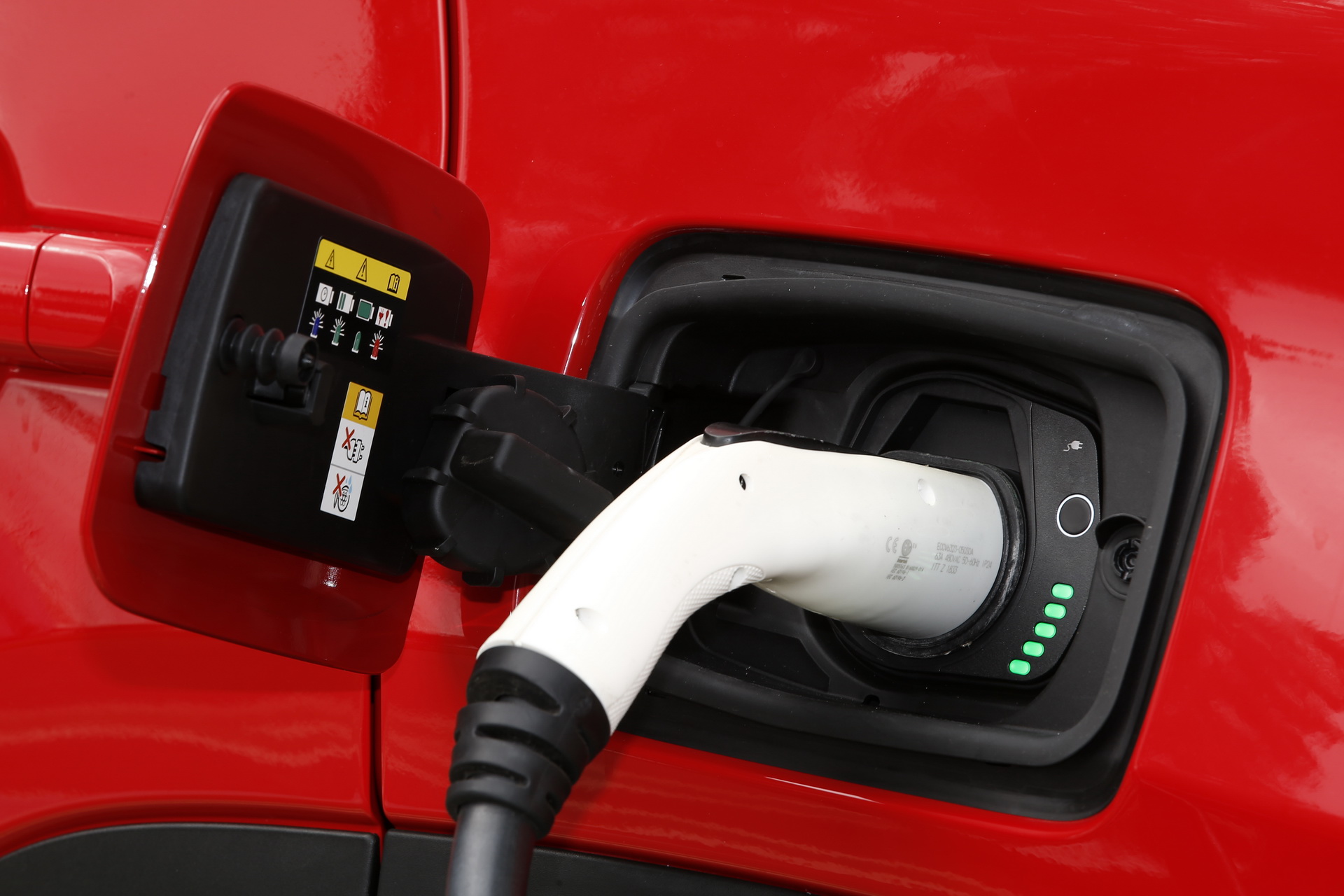 Jeep Details Compass And Renegade 4Xe PHEVs For Their European Launch