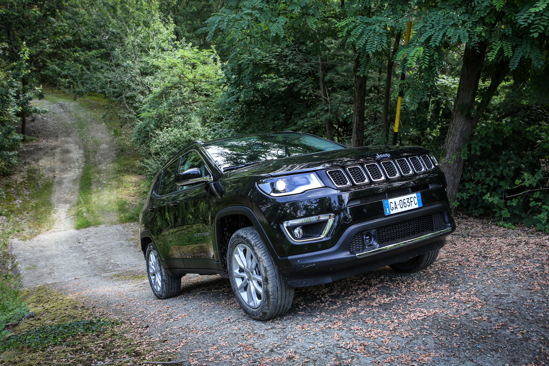 Jeep Details Compass And Renegade 4Xe PHEVs For Their European Launch