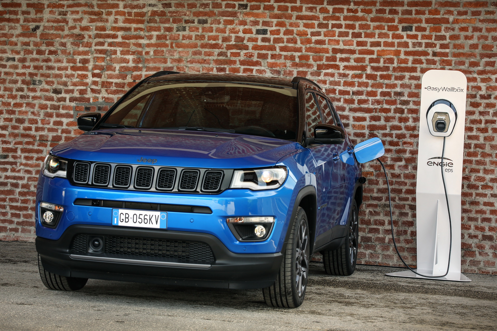 Jeep Details Compass And Renegade 4Xe PHEVs For Their European Launch