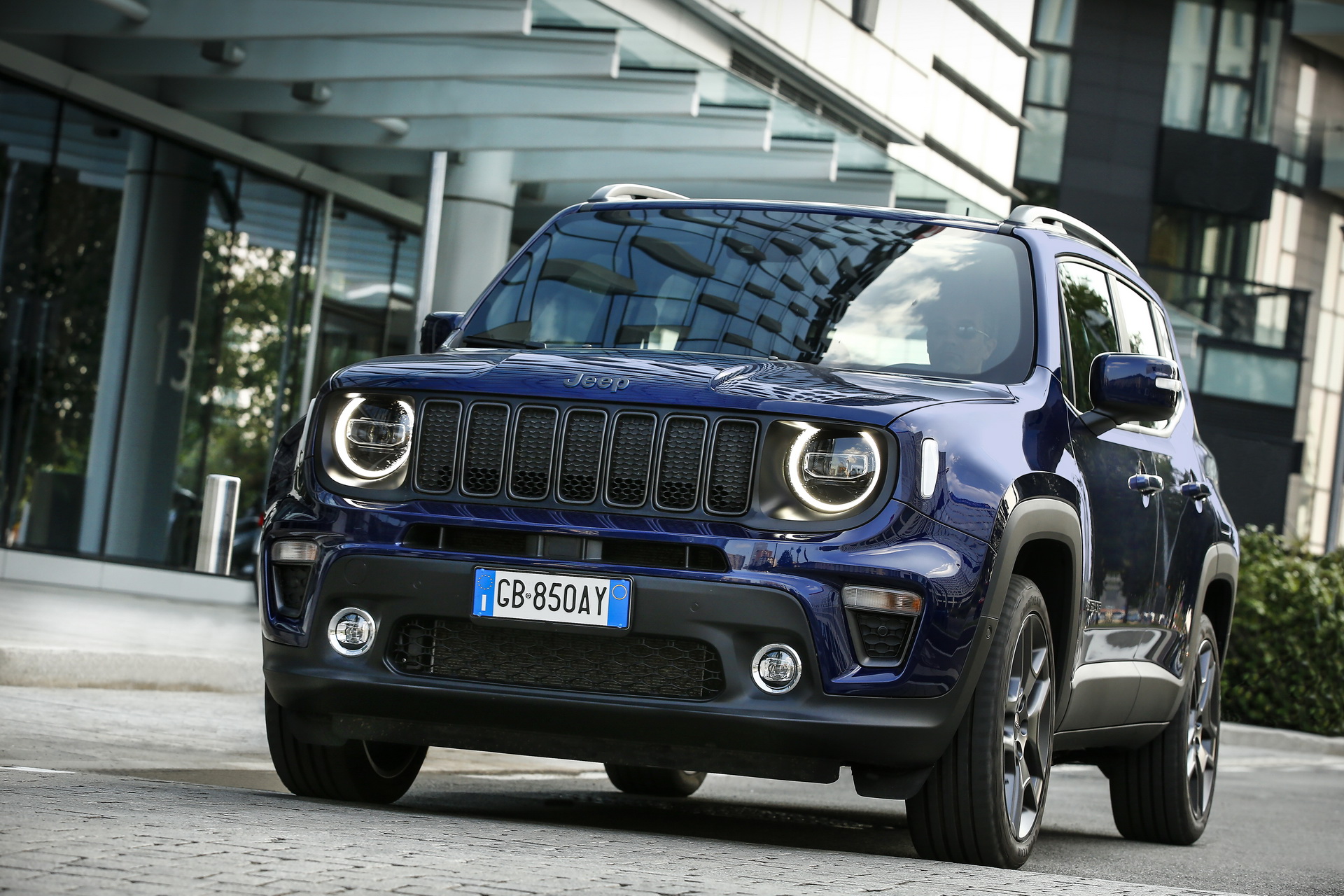 Jeep Details Compass And Renegade 4Xe PHEVs For Their European Launch