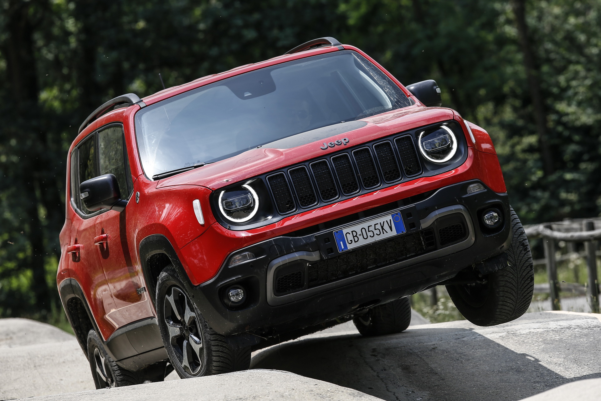 Jeep Details Compass And Renegade 4Xe PHEVs For Their European Launch