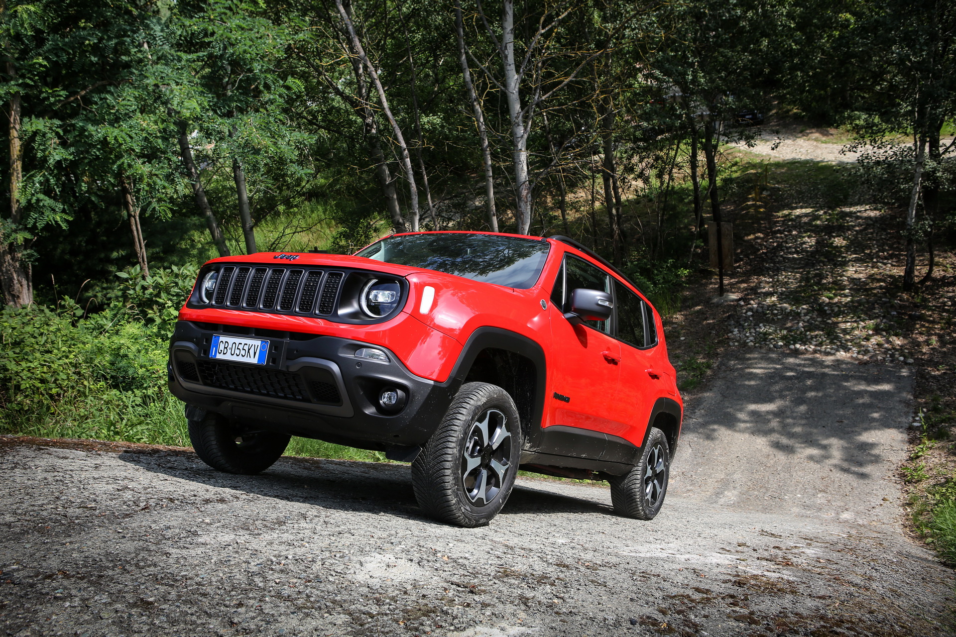 Jeep Details Compass And Renegade 4Xe PHEVs For Their European Launch