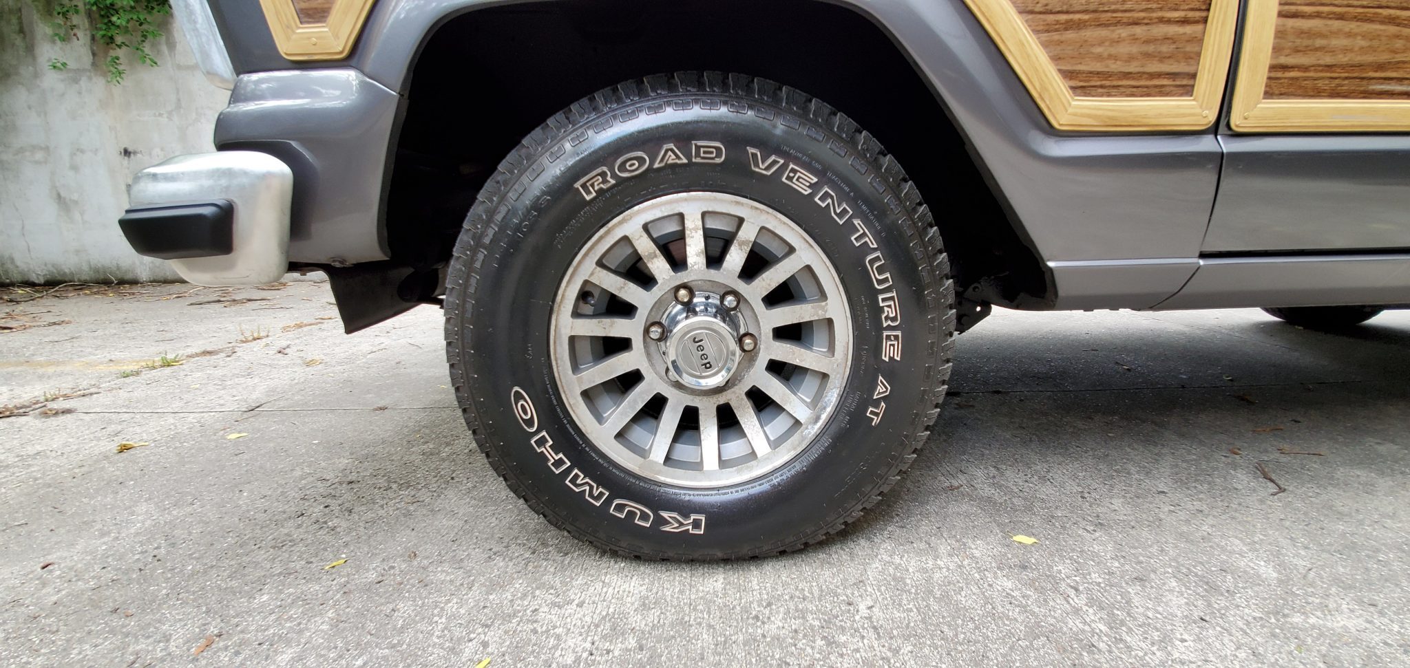 This Jeep Grand Wagoneer Will Take You Back To The 1980s