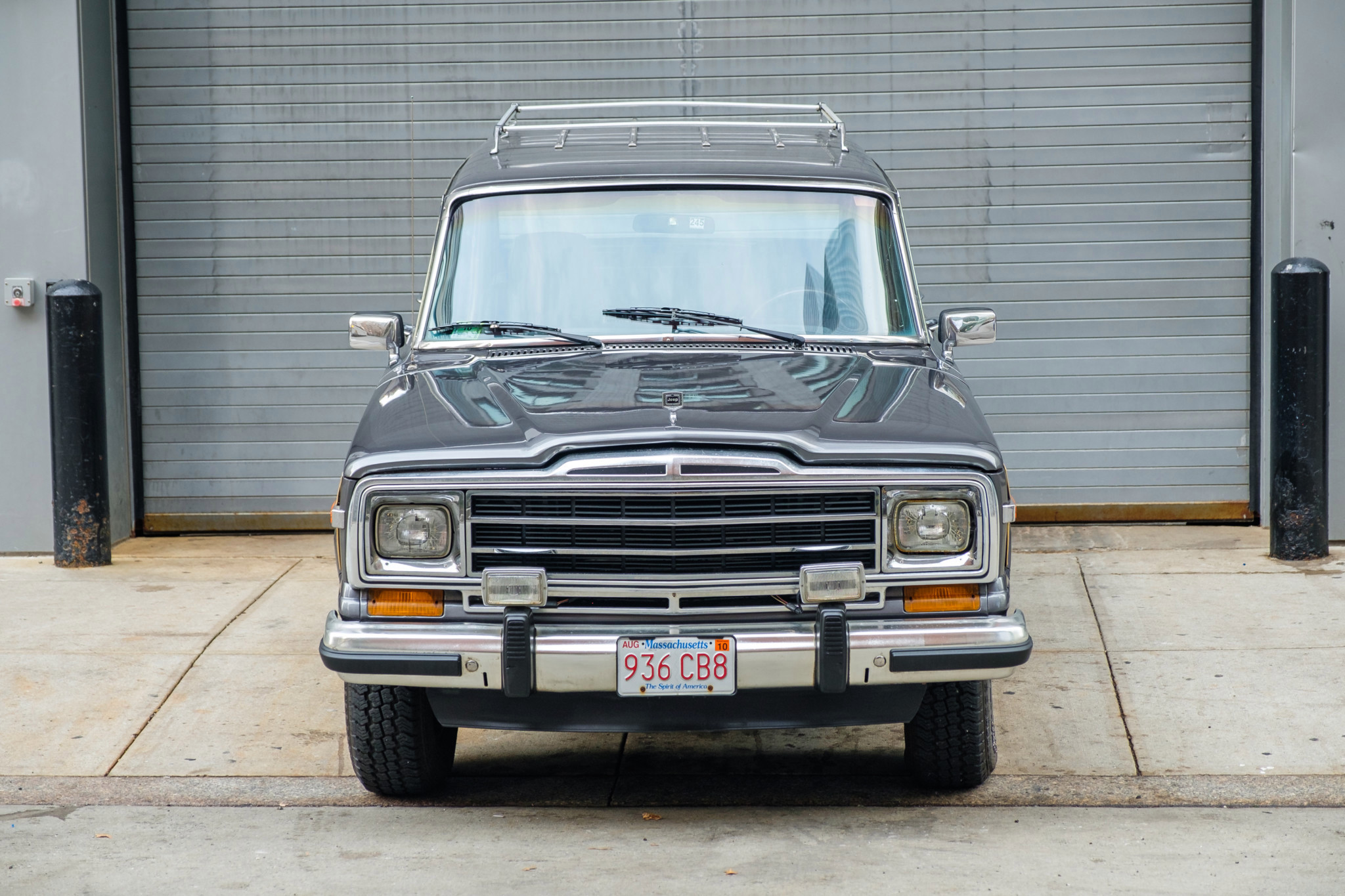 This Jeep Grand Wagoneer Will Take You Back To The 1980s
