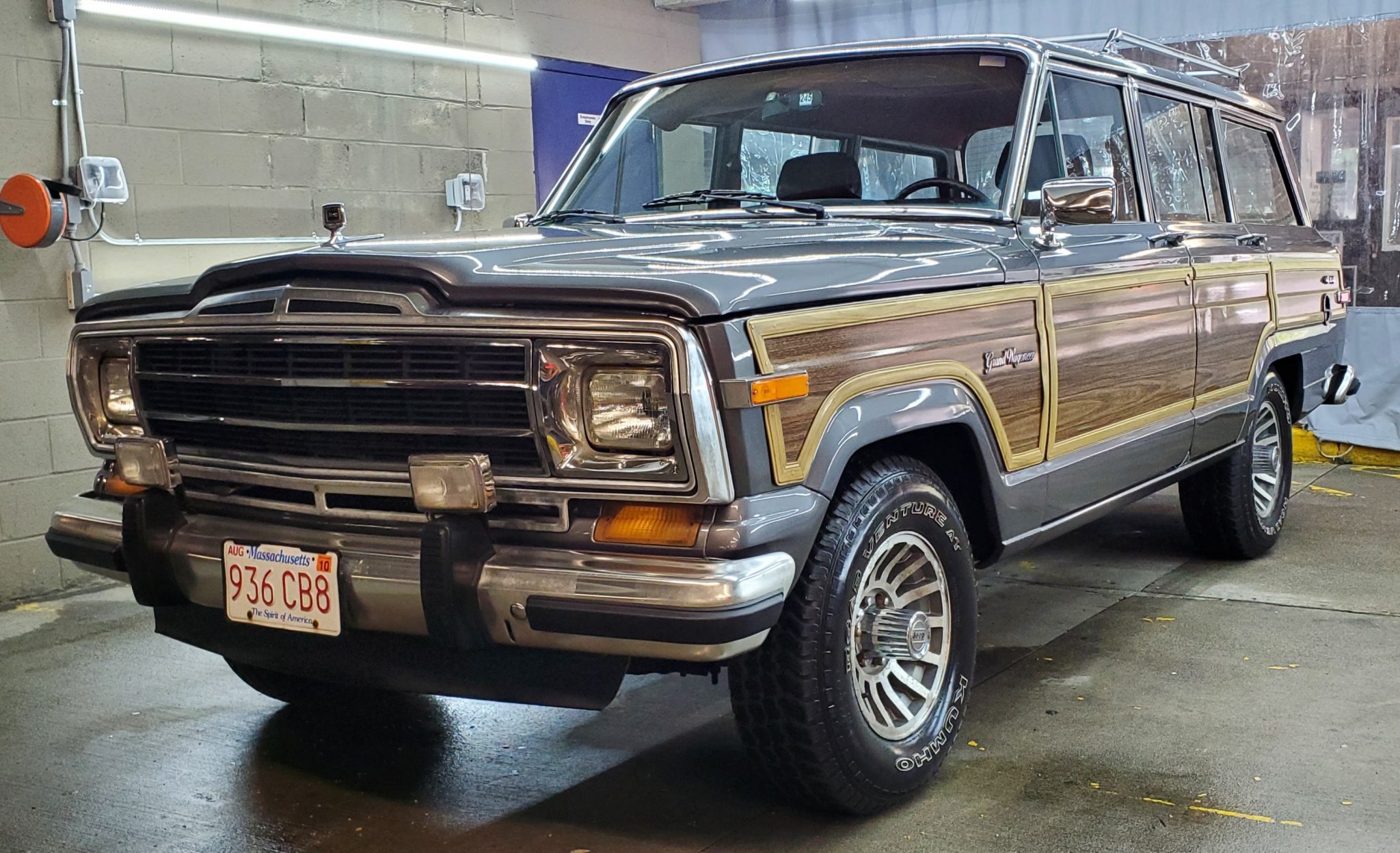 This Jeep Grand Wagoneer Will Take You Back To The 1980s