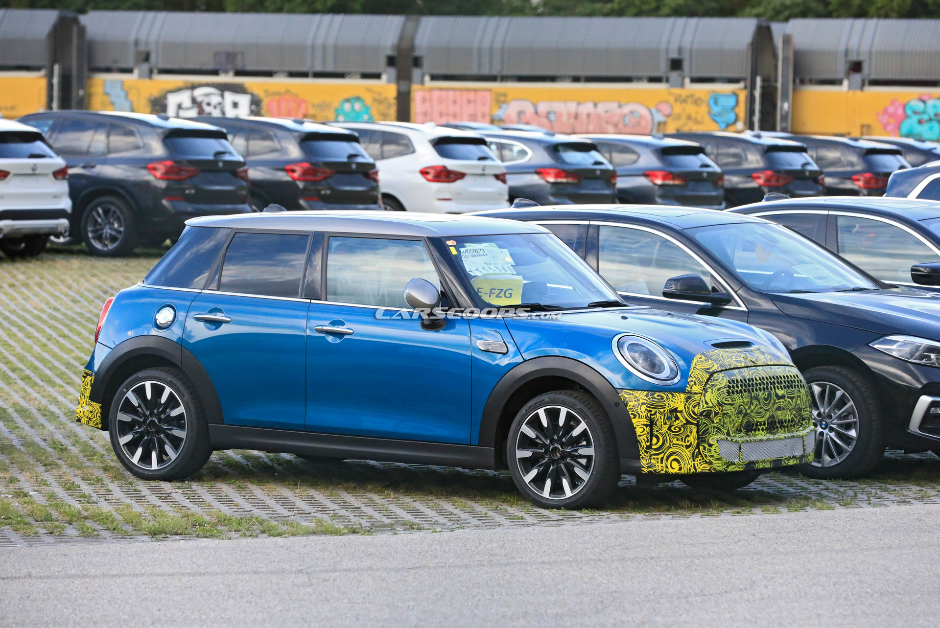 Facelifted MINI Cooper S Plug-In Hybrid Looks Very Familiar