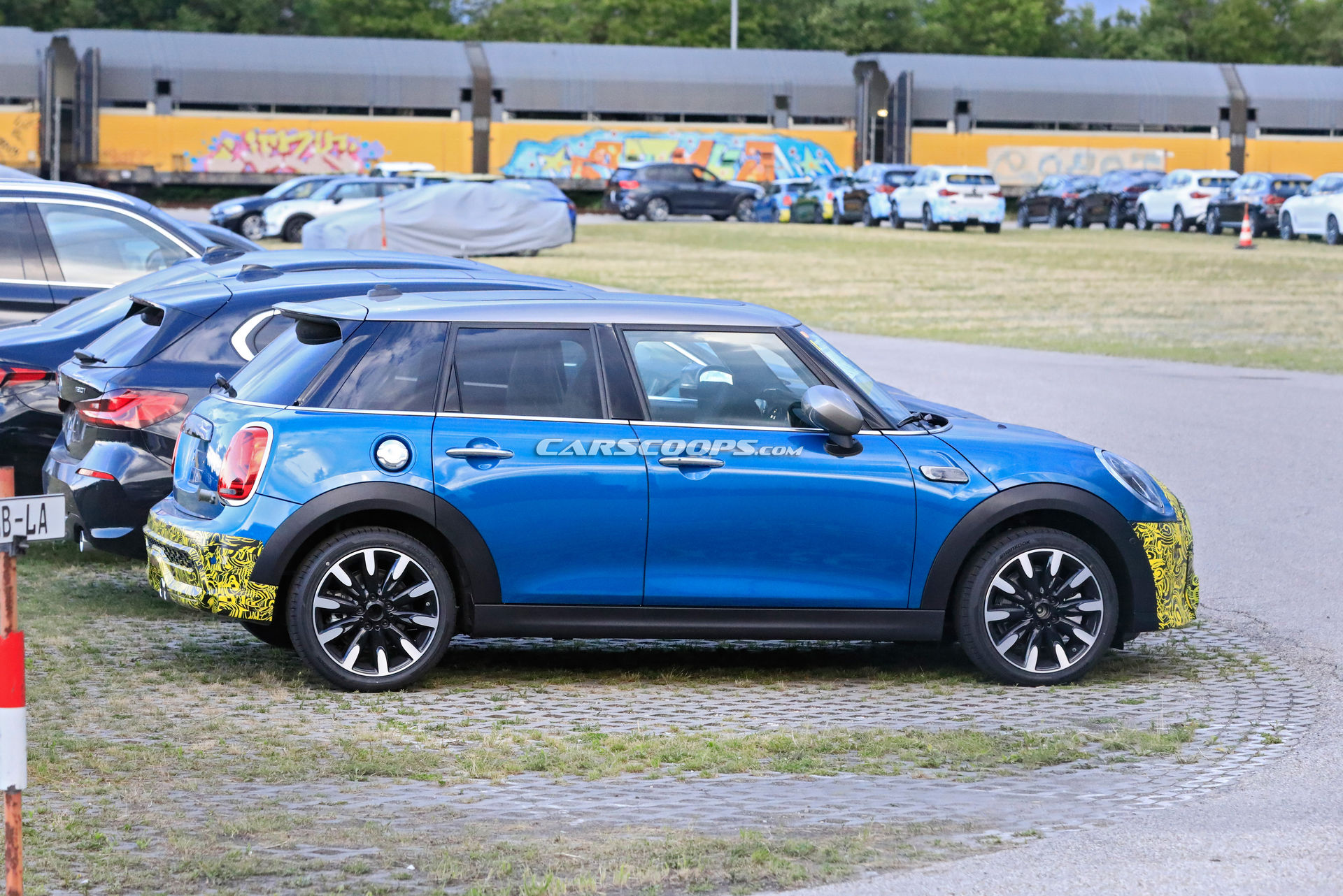 Facelifted MINI Cooper S Plug-In Hybrid Looks Very Familiar