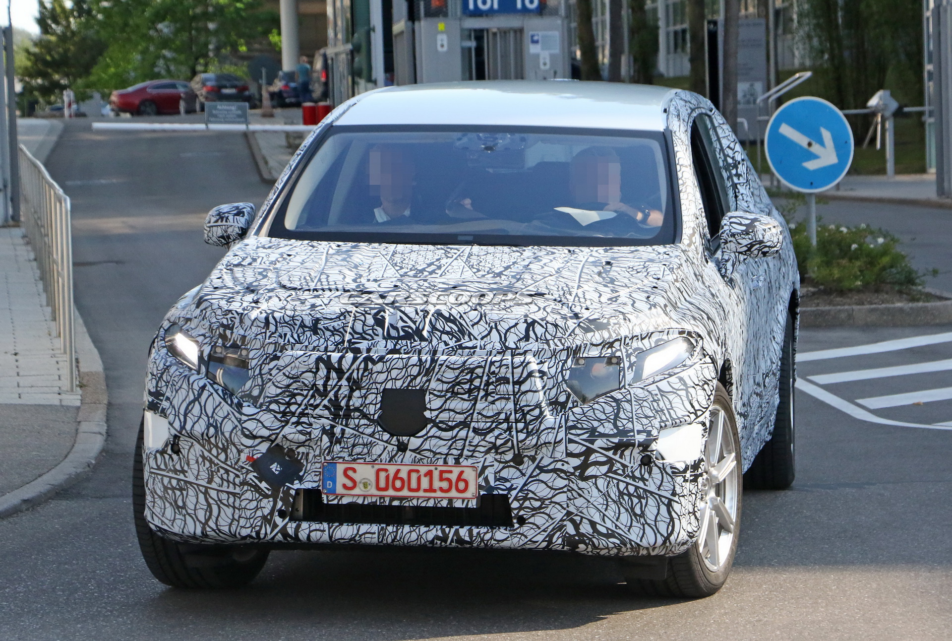 2022 Mercedes EQE SUV Shows Off Its High-Tech Interior For The First Time