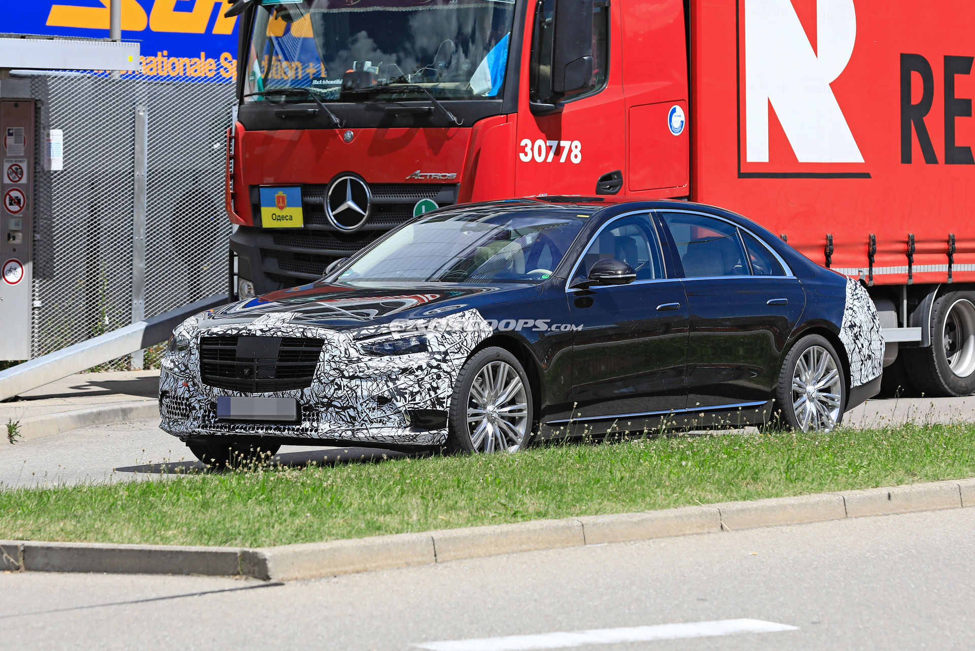 Here’s Another Up-Close Look At The 2021 Mercedes-Benz S-Class