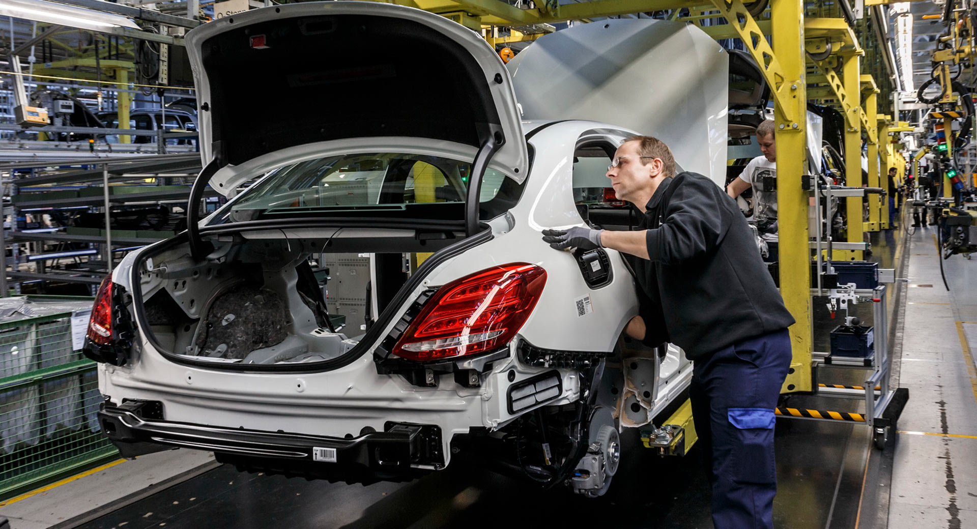 Daimler To Stop Building Mercedes-Benz Sedans In U.S. And Mexico