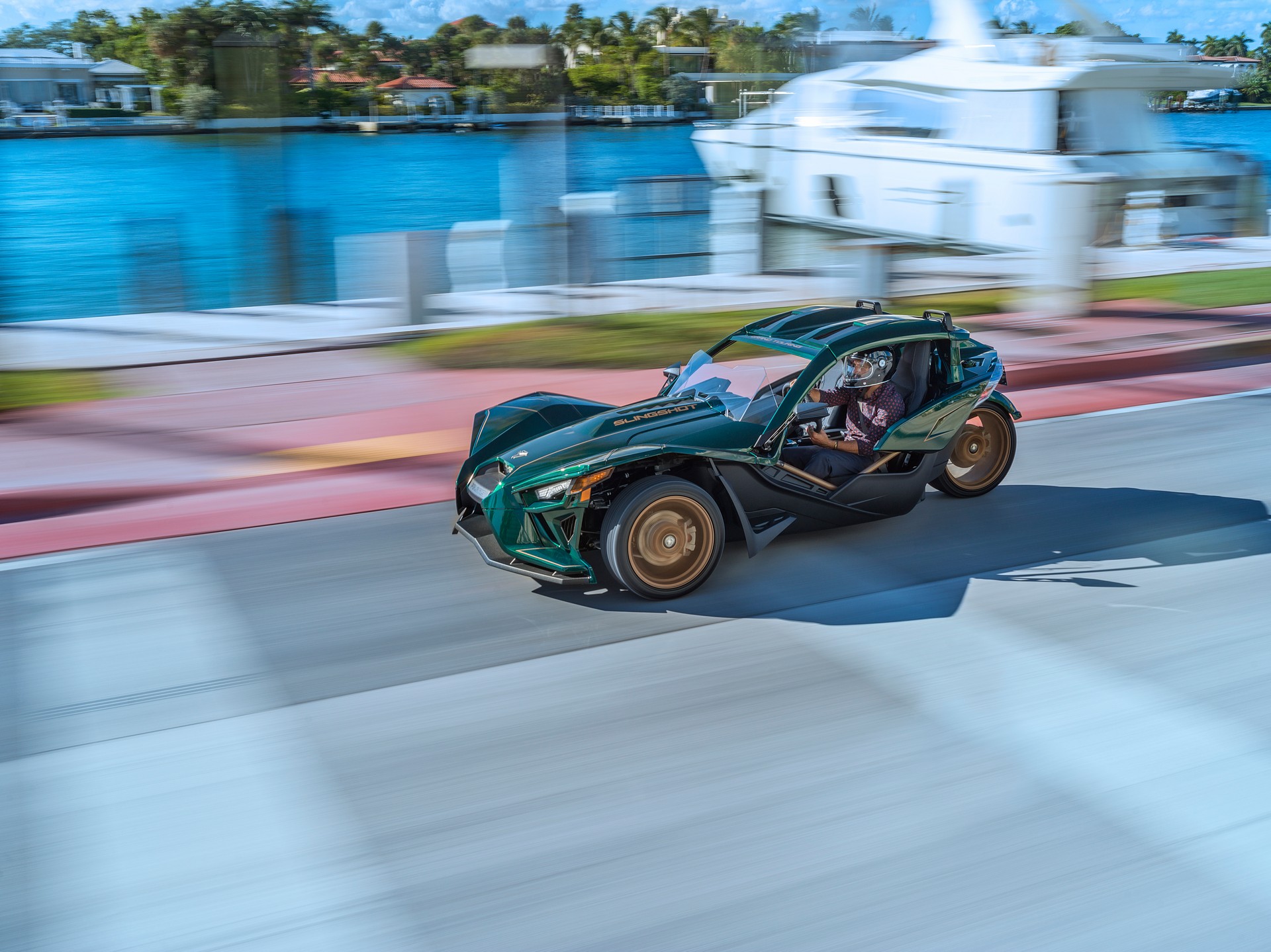 Polaris Introduces Eye-Catching Slingshot Grand Touring LE