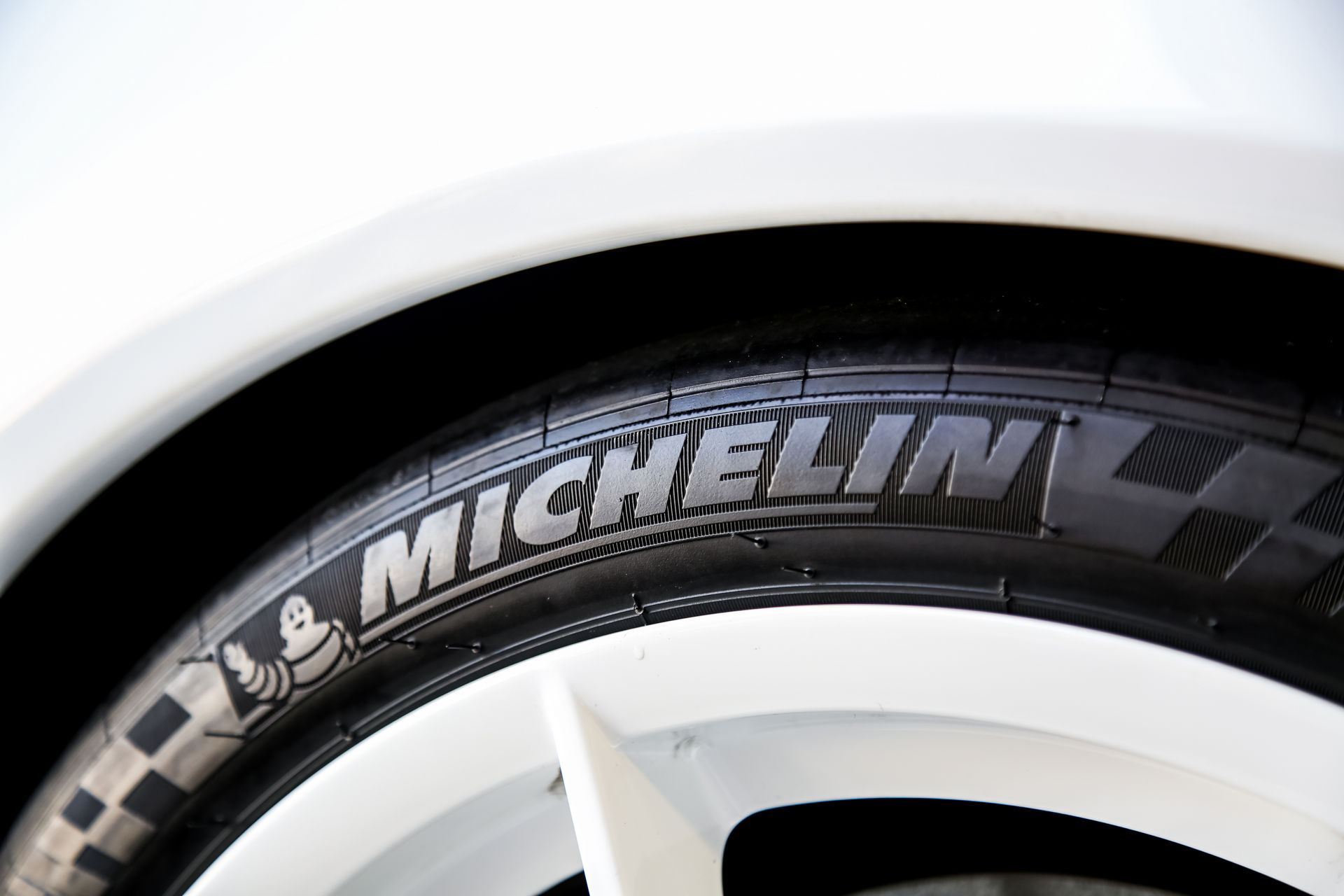 2011 Porsche 911 GT3 RS 4.0 Is For Hardcore Driving Enthusiasts