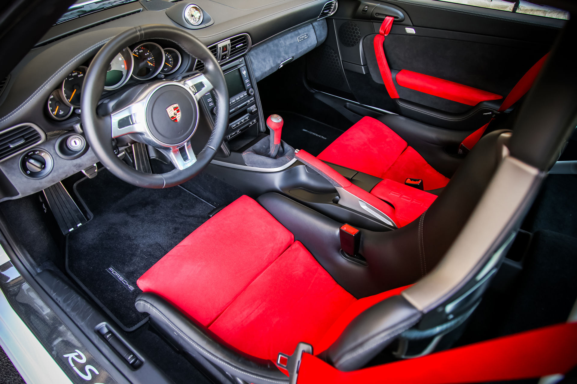 2011 Porsche 911 GT3 RS 4.0 Is For Hardcore Driving Enthusiasts