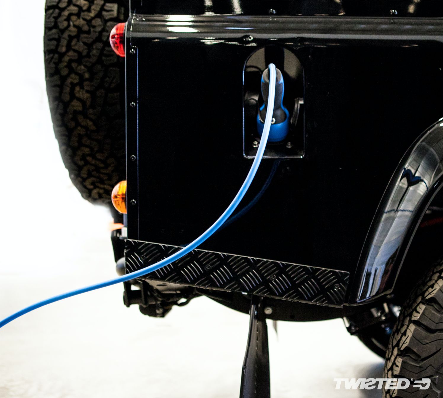 Twisted NAS-E 4×4 Is A Classic Defender Gone Electric That Costs $185,000