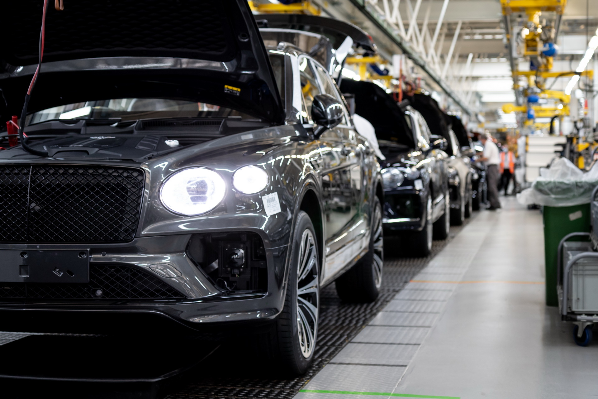 Bentley Bentayga Facelift Enters Production As Factory Output Returns To 100%