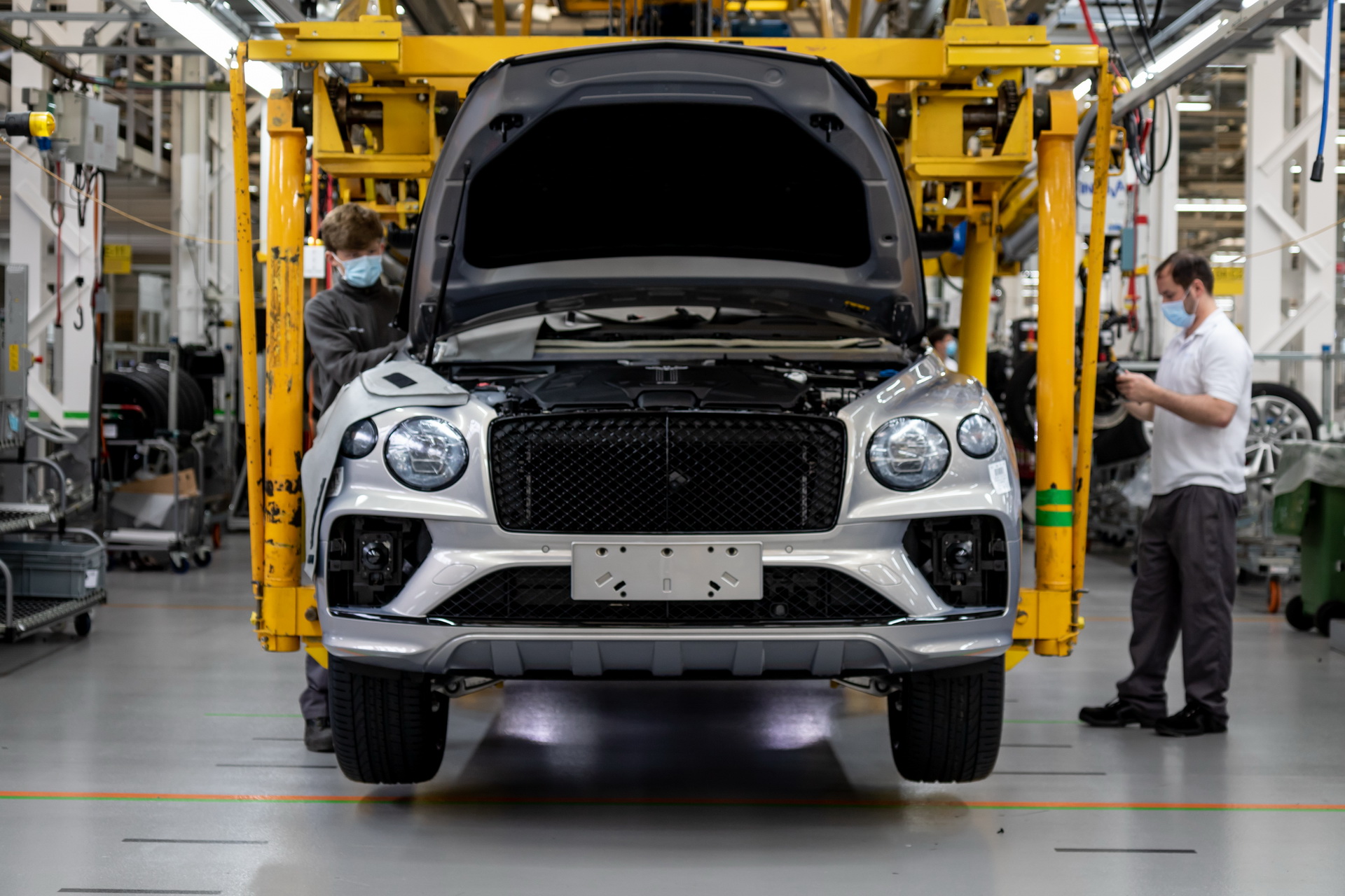Bentley Bentayga Facelift Enters Production As Factory Output Returns To 100%