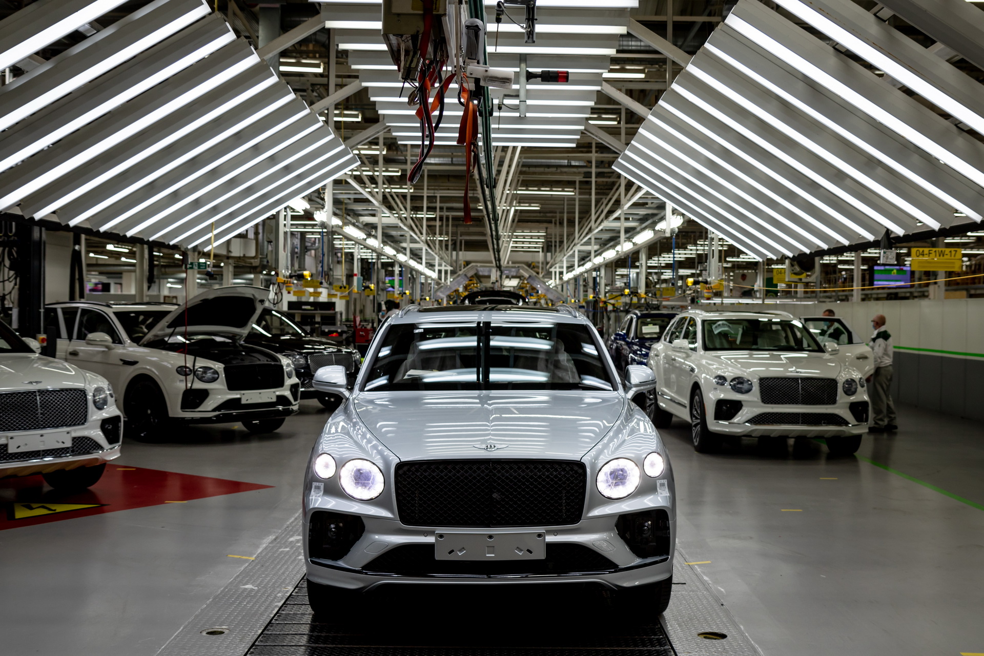 Bentley Bentayga Facelift Enters Production As Factory Output Returns To 100%