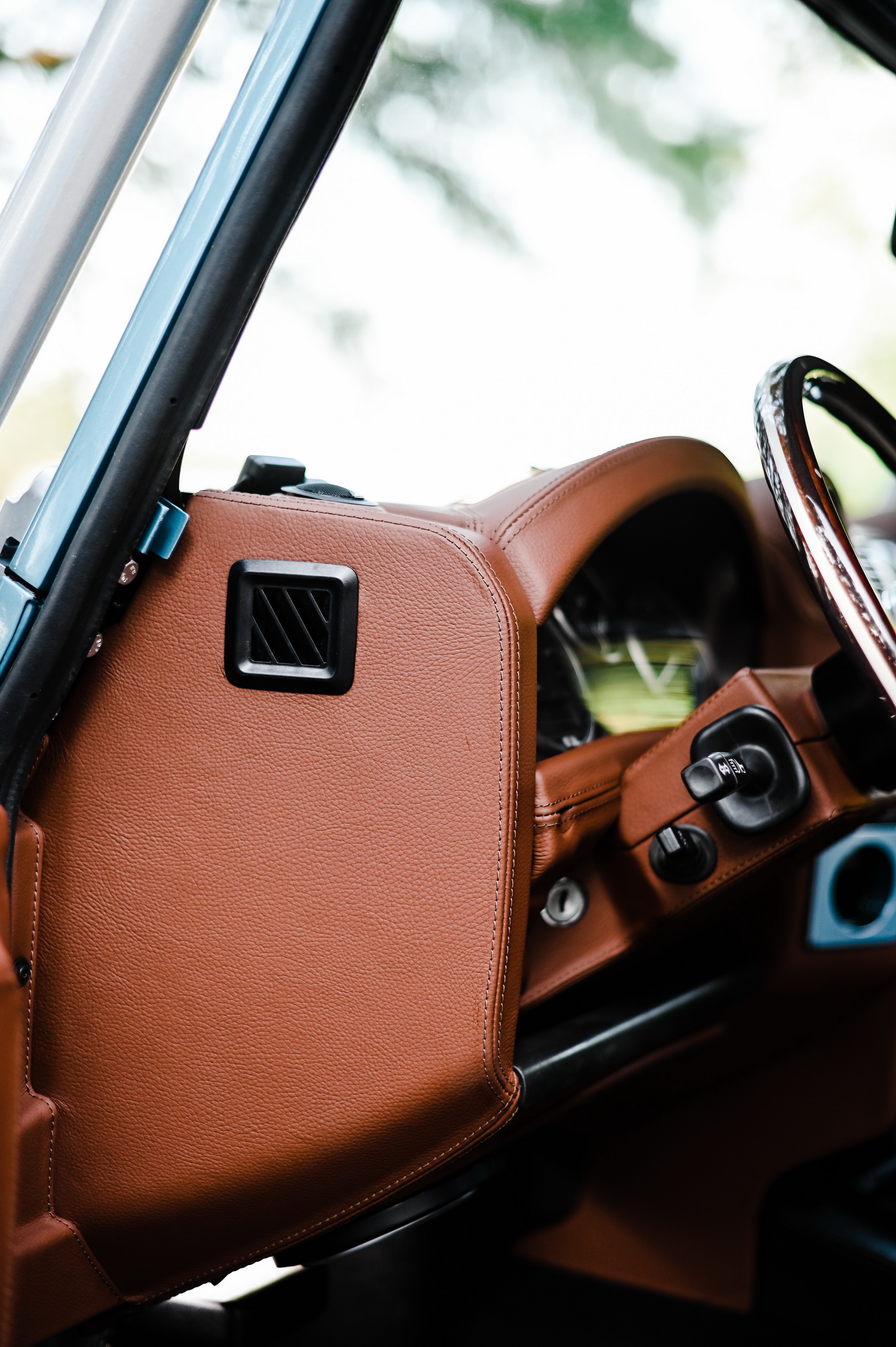 This Land Rover Defender 90 Open-Top Is Not What It Seems