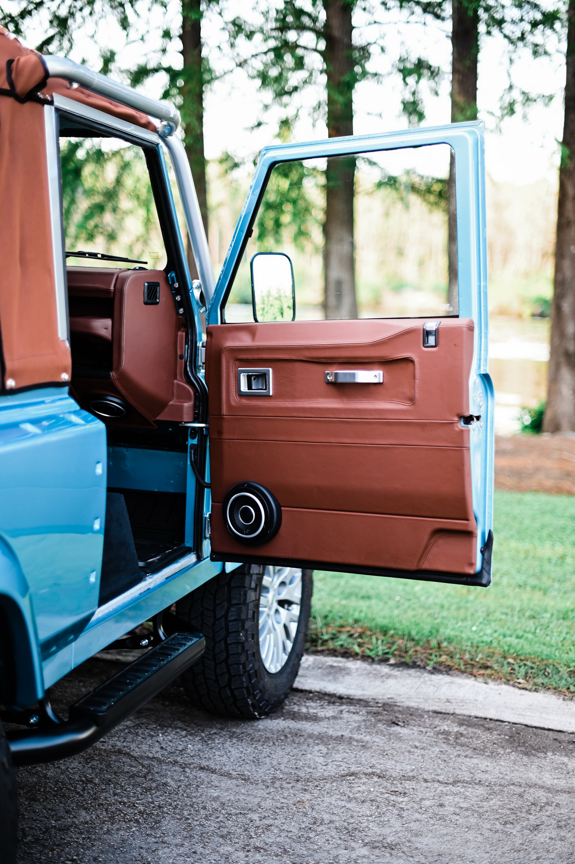 This Land Rover Defender 90 Open-Top Is Not What It Seems