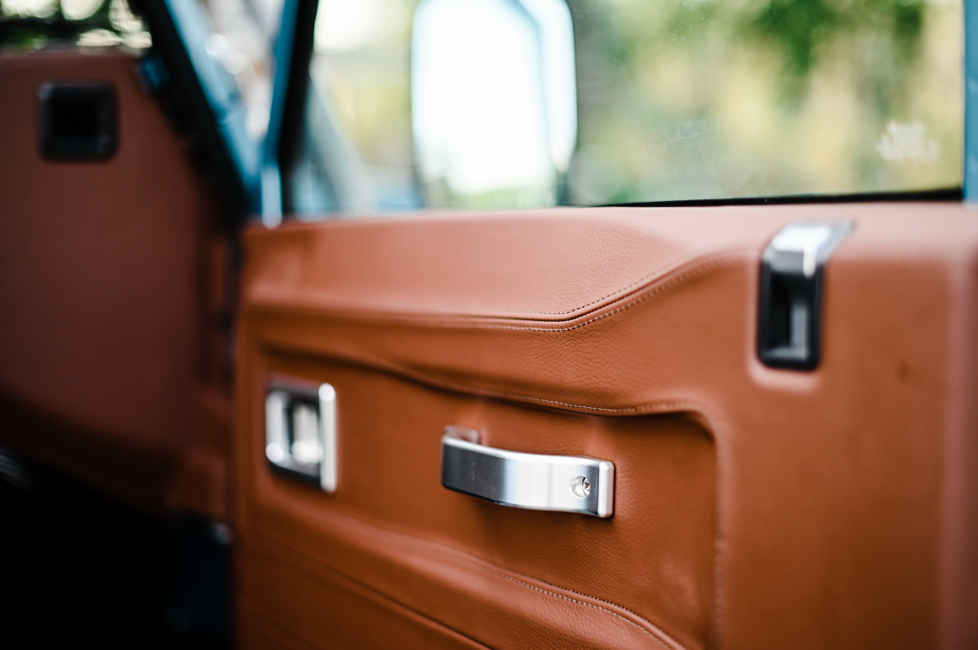 This Land Rover Defender 90 Open-Top Is Not What It Seems