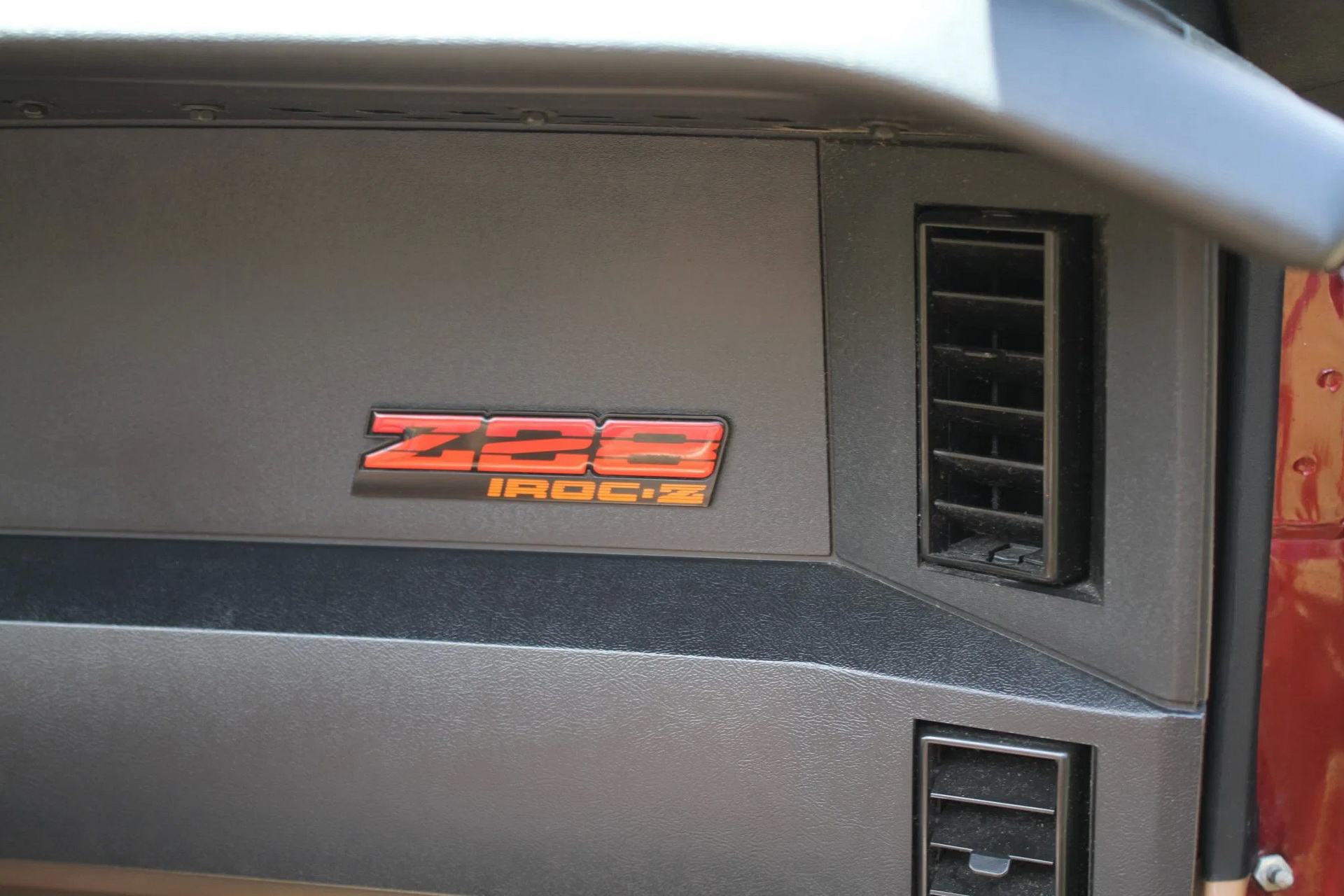 Stick Your Favorite ’80s Cassette Player In This 49k-Mile IROC-Z Convertible