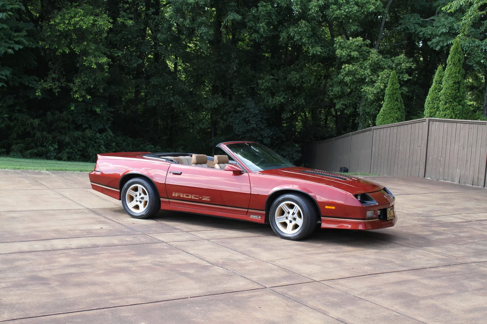Stick Your Favorite ’80s Cassette Player In This 49k-Mile IROC-Z Convertible