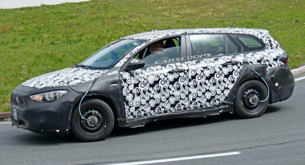  High-Riding 2021 Fiat Tipo SW Cross Makes Spy Debut