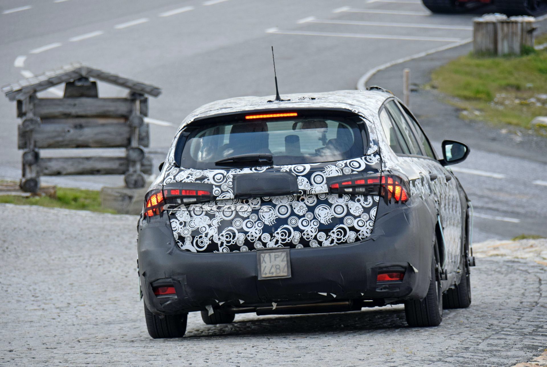 High-Riding 2021 Fiat Tipo SW Cross Makes Spy Debut