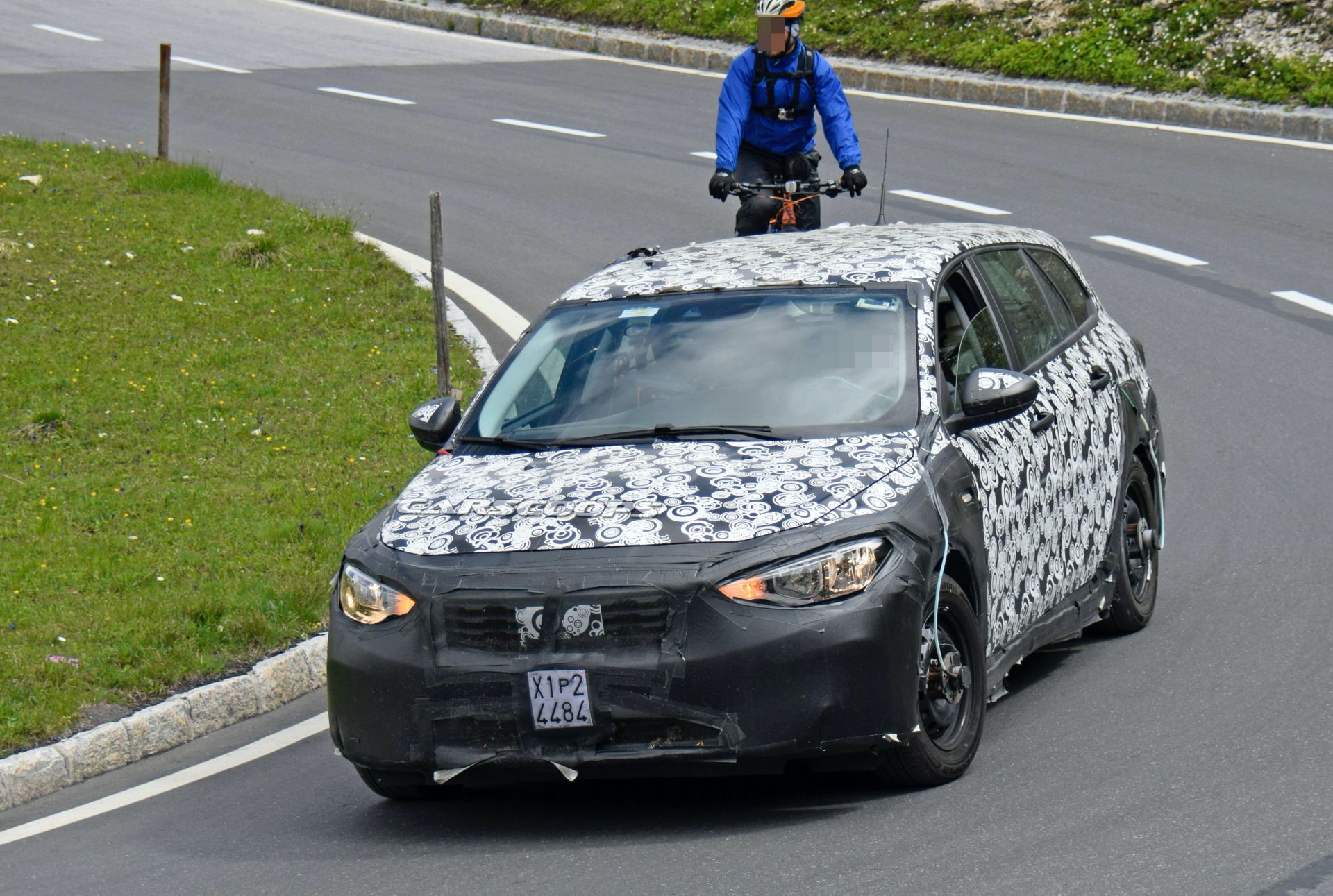 High-Riding 2021 Fiat Tipo SW Cross Makes Spy Debut