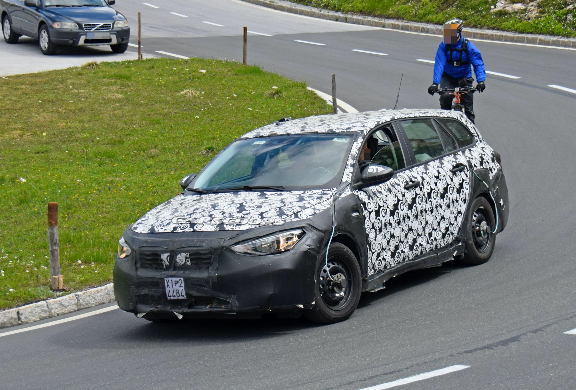 High-Riding 2021 Fiat Tipo SW Cross Makes Spy Debut
