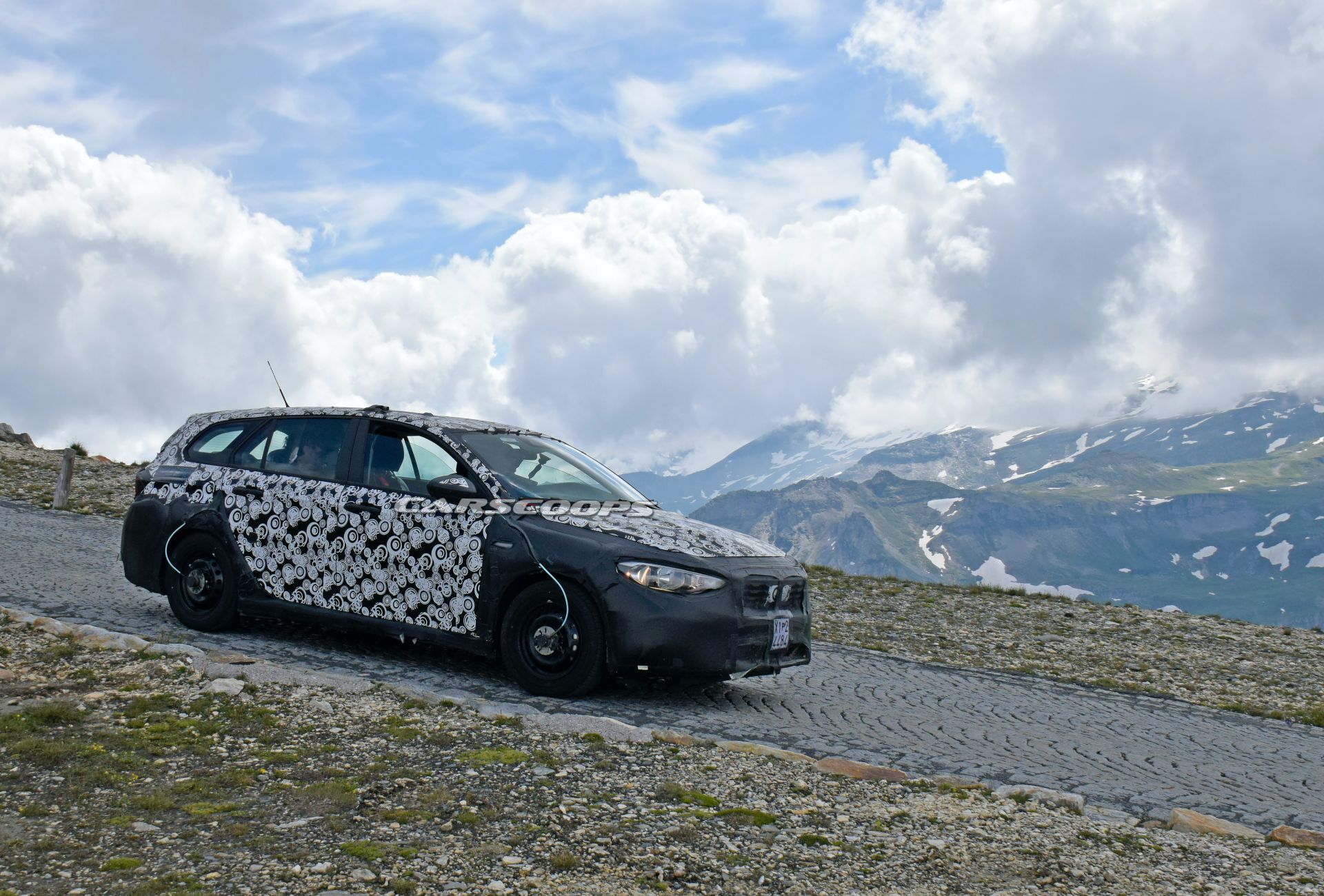 High-Riding 2021 Fiat Tipo SW Cross Makes Spy Debut
