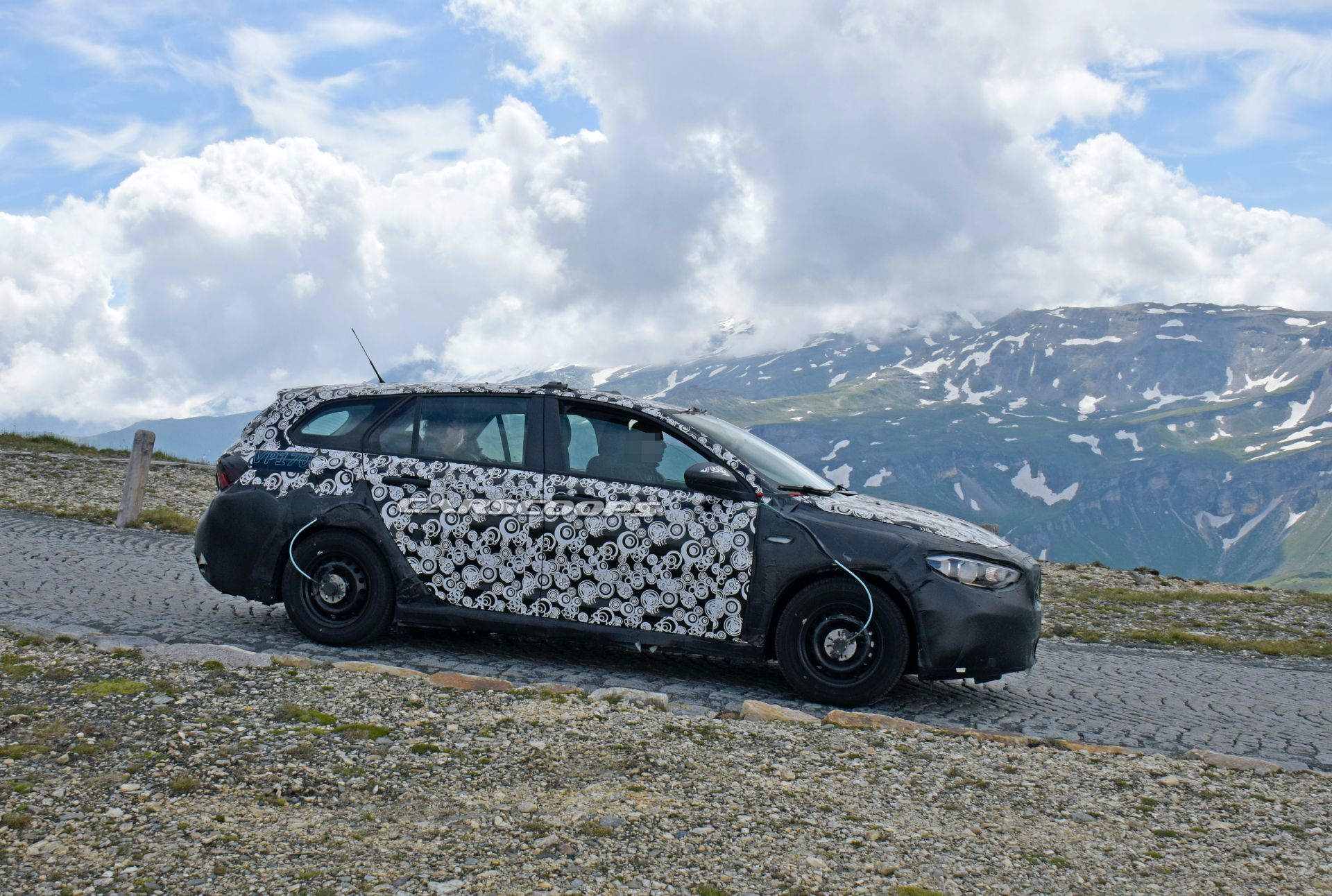 High-Riding 2021 Fiat Tipo SW Cross Makes Spy Debut