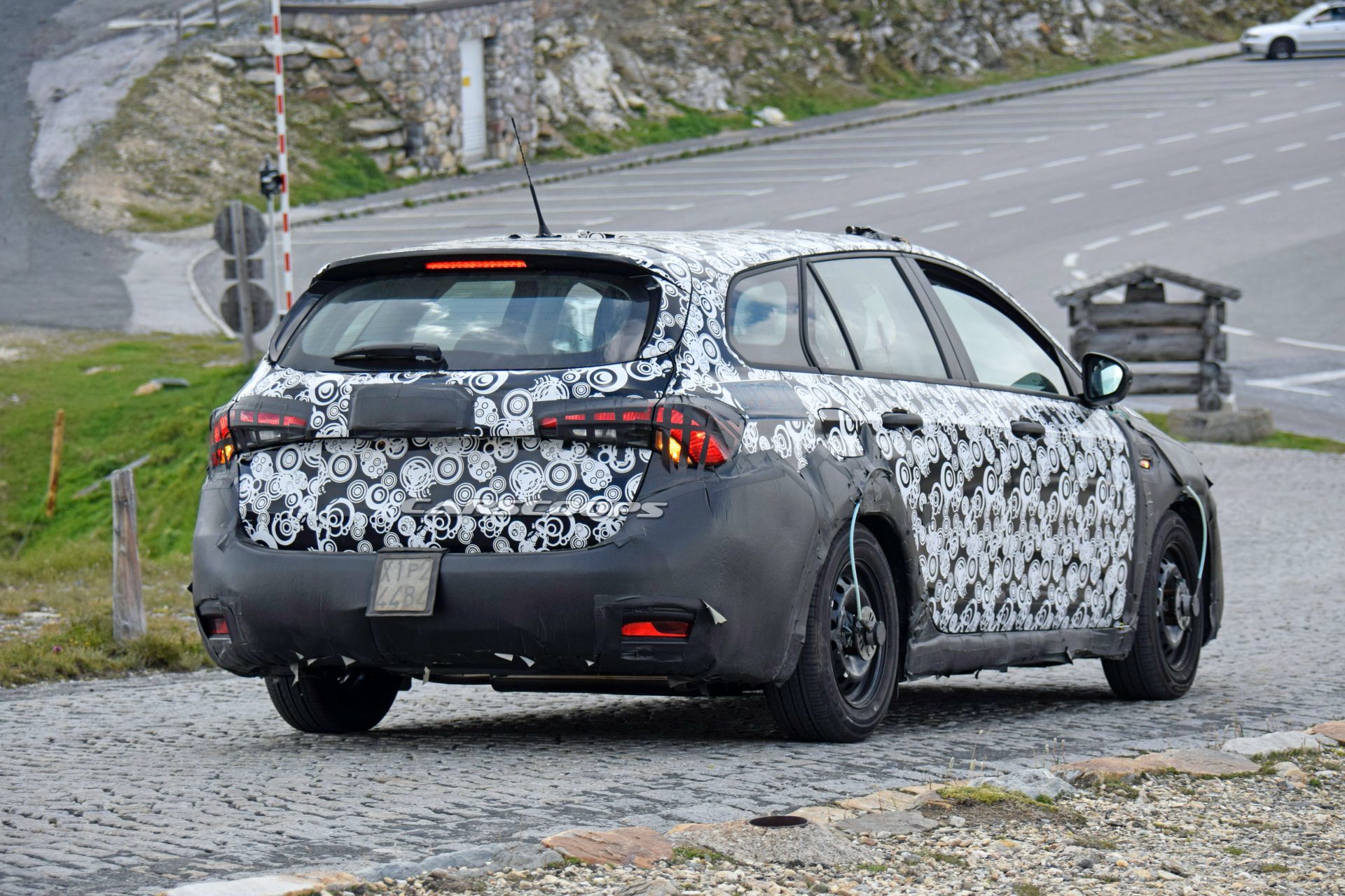 High-Riding 2021 Fiat Tipo SW Cross Makes Spy Debut