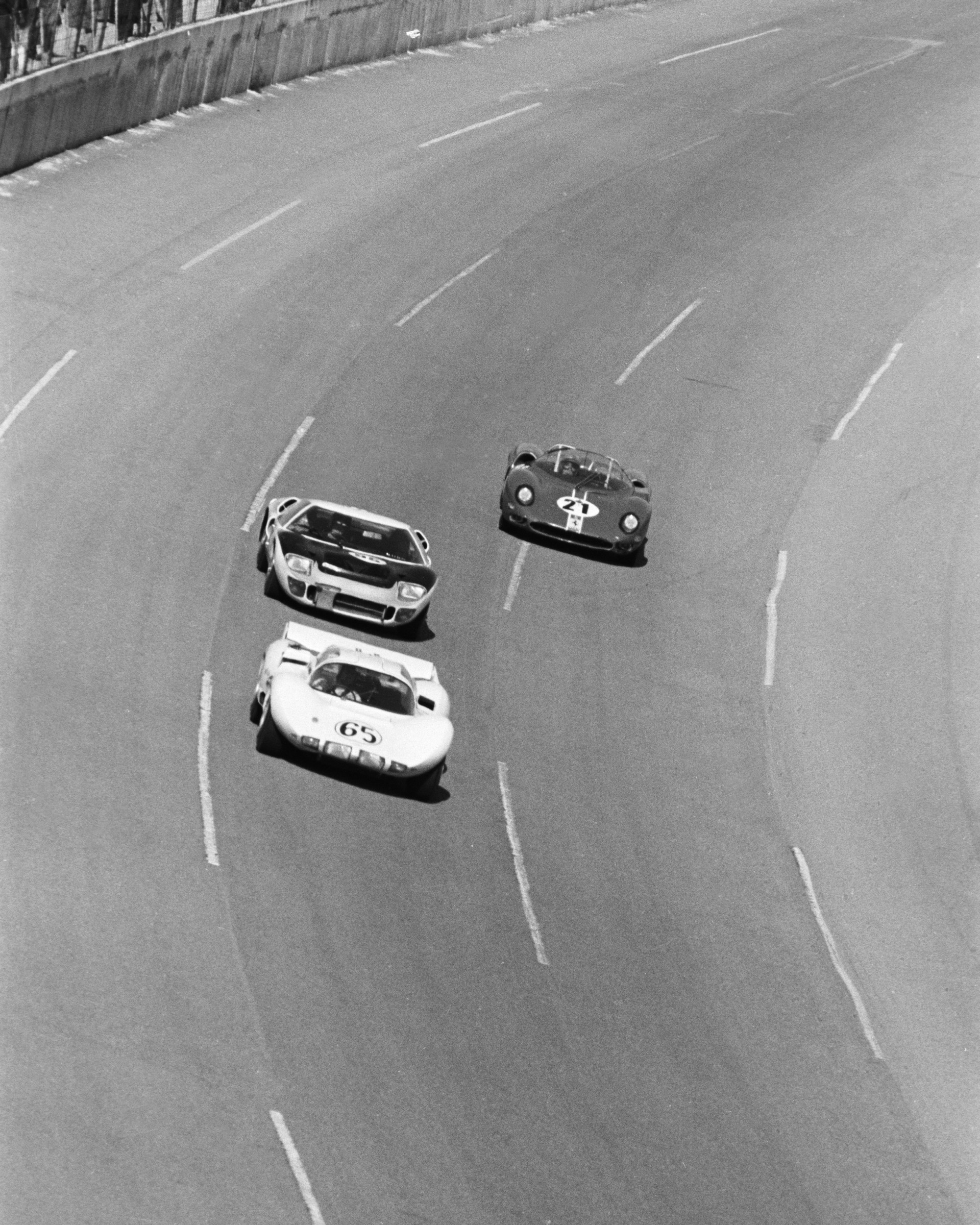 2021 Ford GT Heritage Edition Teased, Pays Tribute To ’66 GT40 Mark II That Won 24 Hours Of Daytona