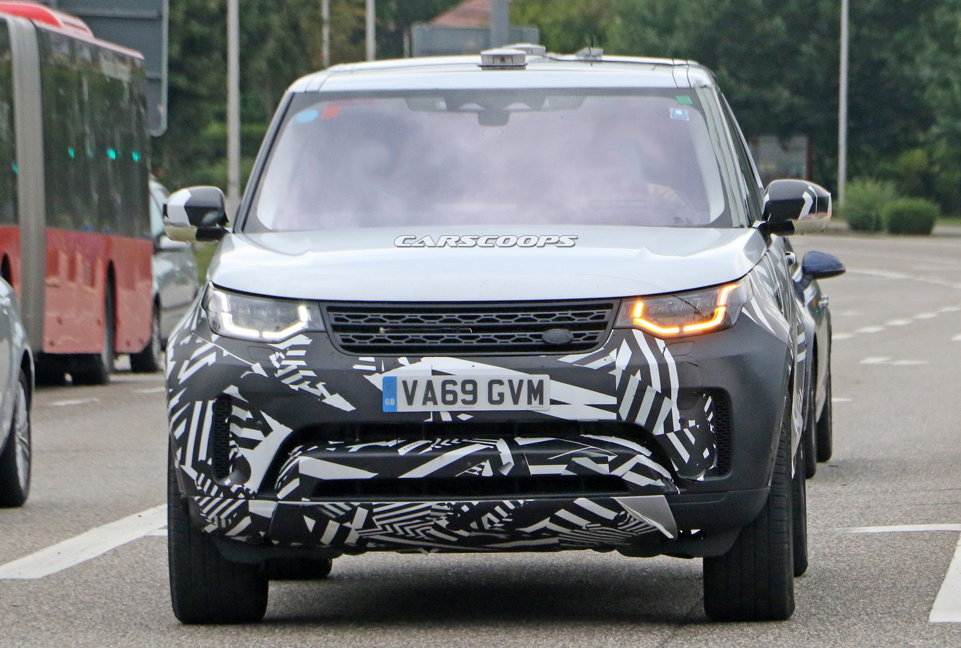 2021 Land Rover Discovery Spied With Larger Touchscreen Display