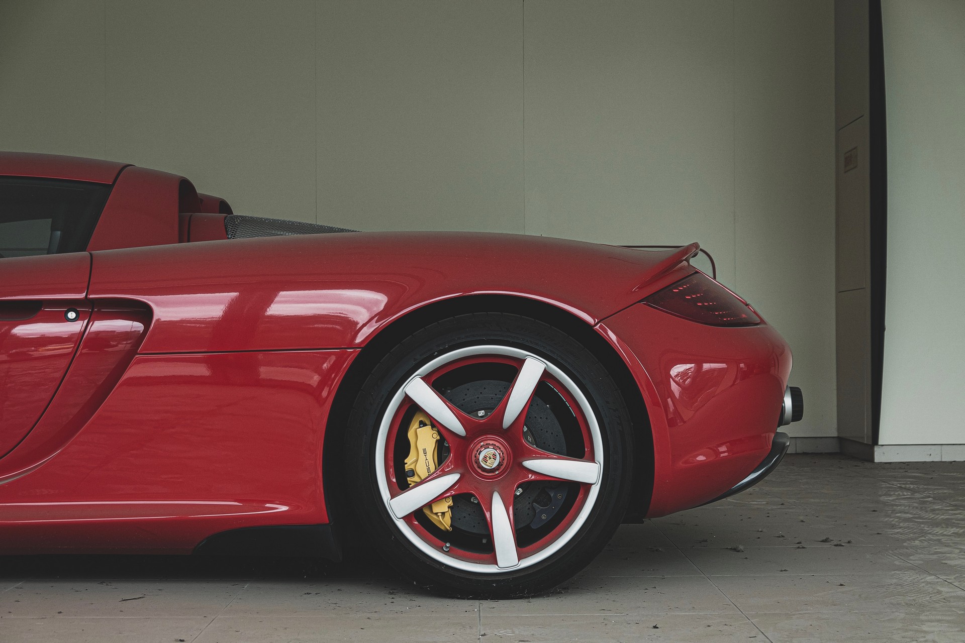 Abandoned Exotic Dealership In China Is Home To Ferrari 575 Superamerica, Porsche Carrera GT