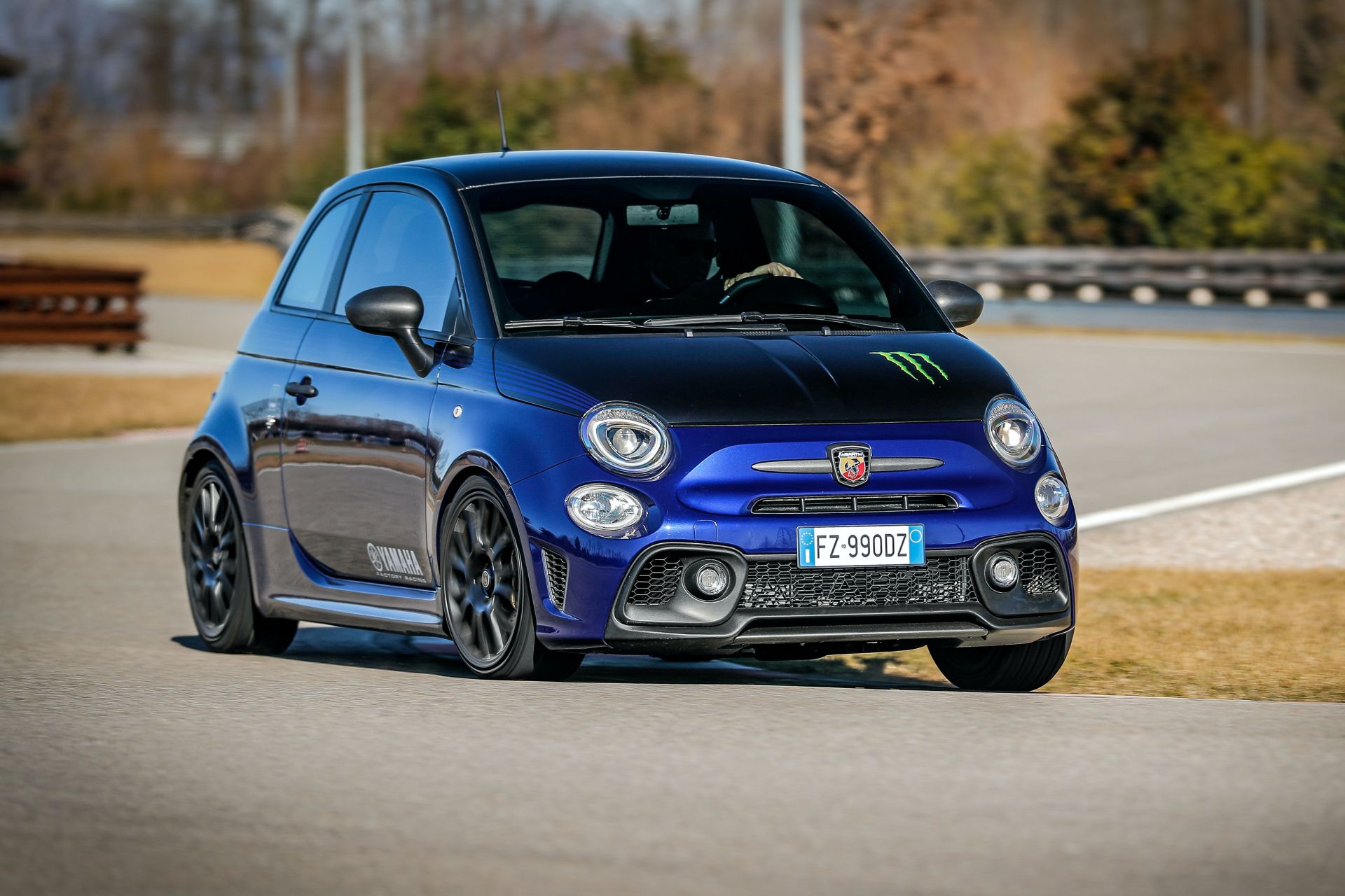 2015 - [Fiat] 500 Restylée - Page 24 Abarth-595-Monster-Energy-Yamaha-Edition-16
