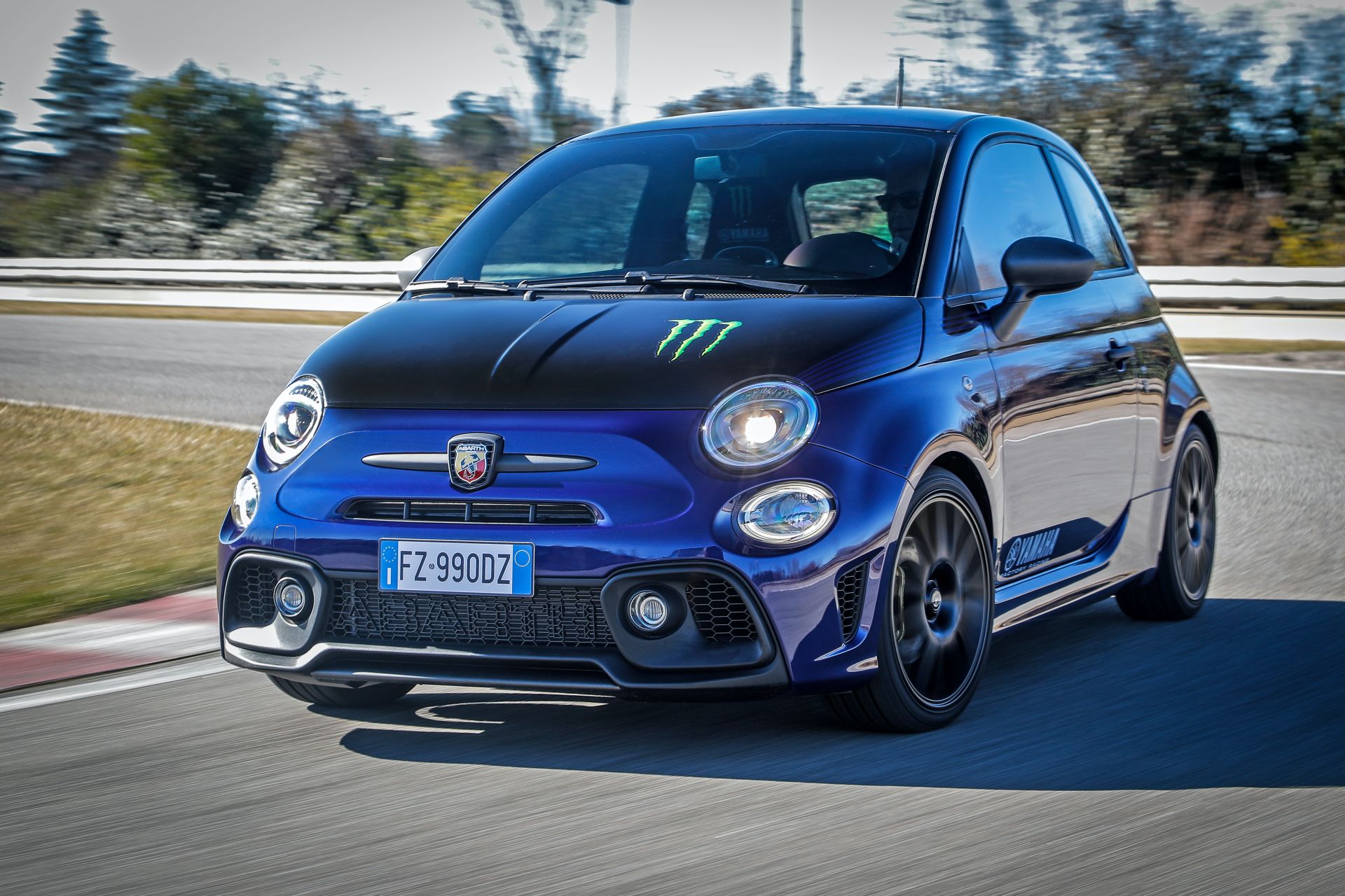 2015 - [Fiat] 500 Restylée - Page 24 Abarth-595-Monster-Energy-Yamaha-Edition-6