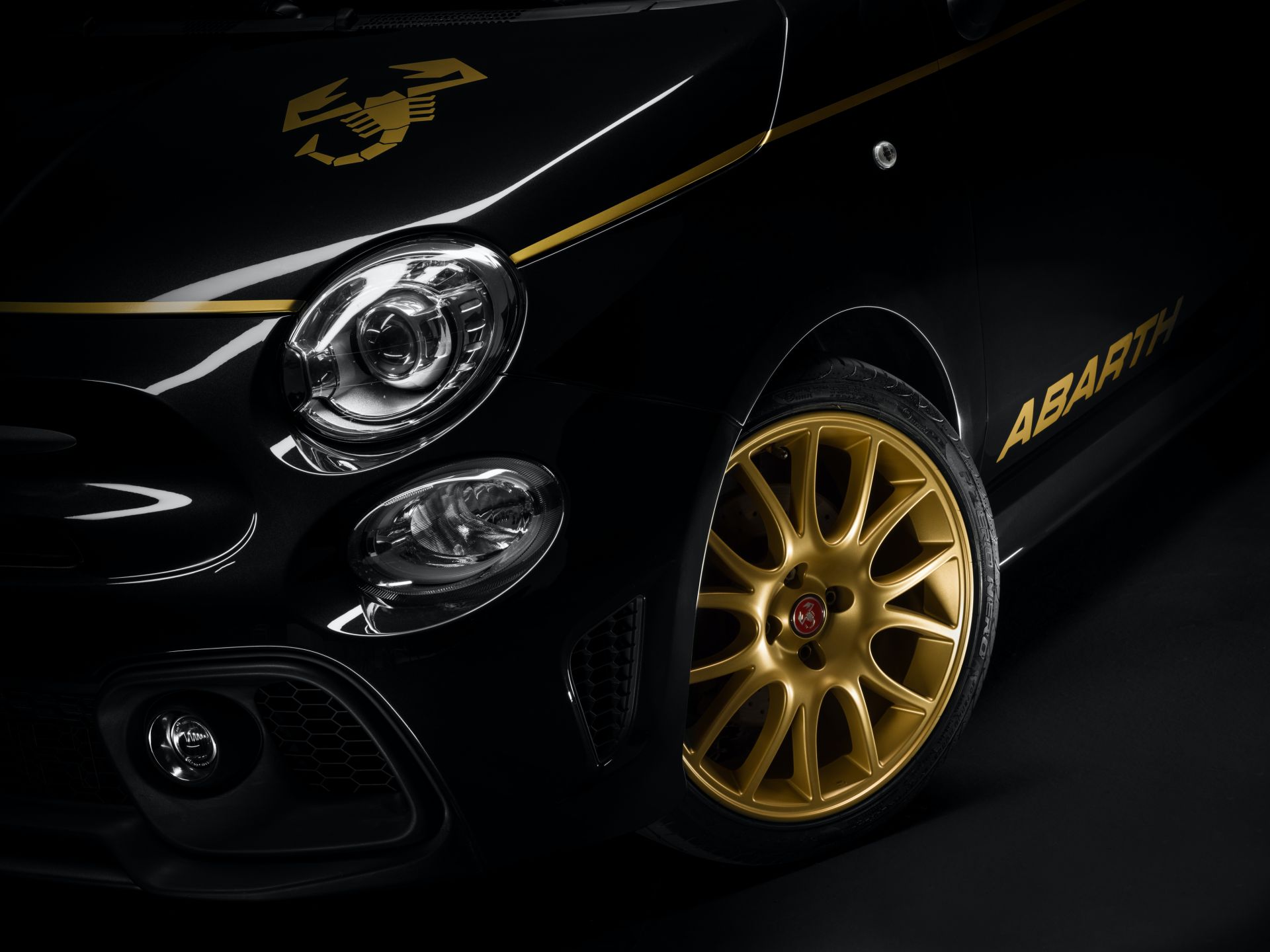 Abarth 595 Dresses In ‘Monster Energy Yamaha’ And ‘Scorpioneoro’ Attires