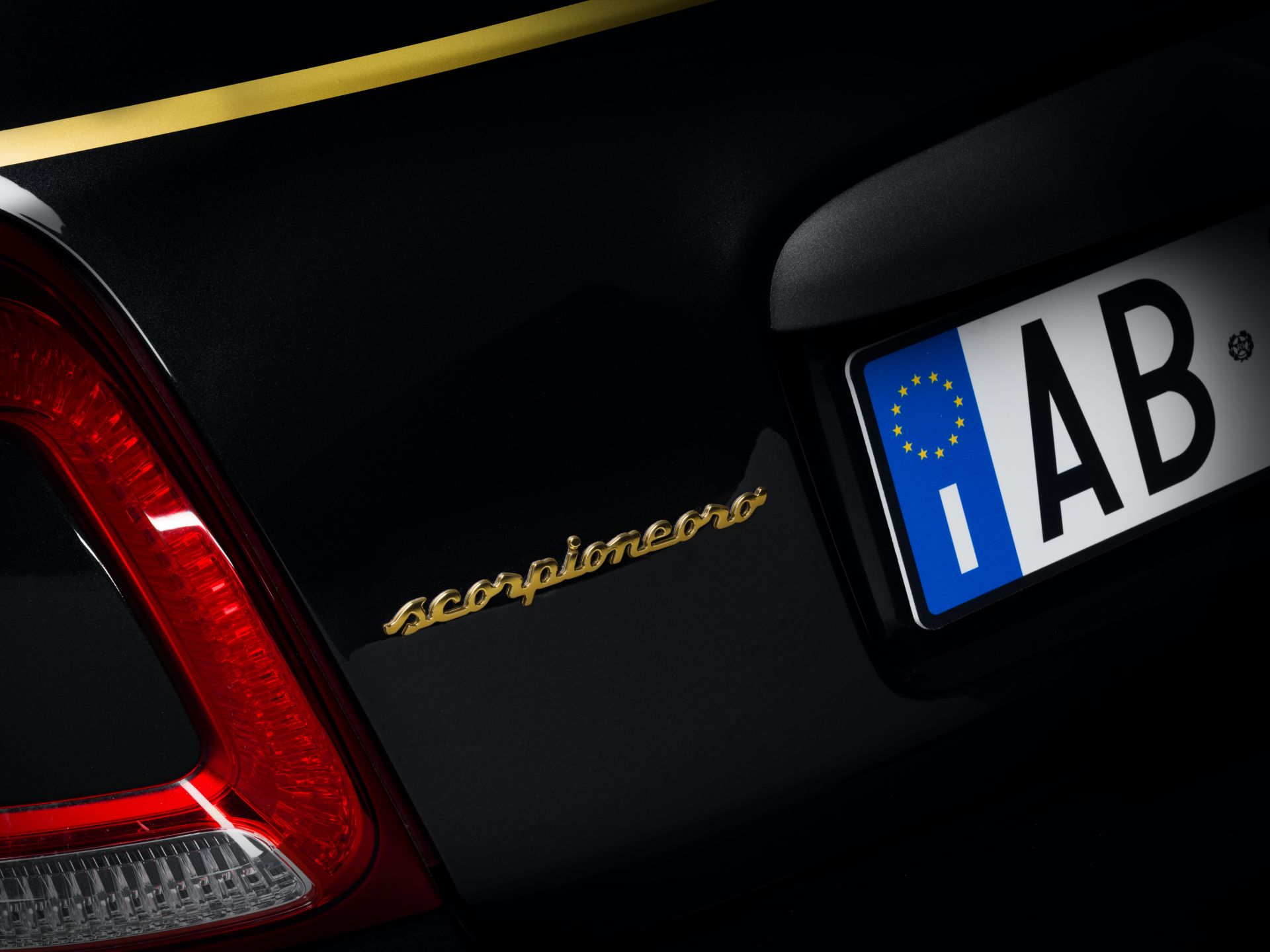 Abarth 595 Dresses In ‘Monster Energy Yamaha’ And ‘Scorpioneoro’ Attires