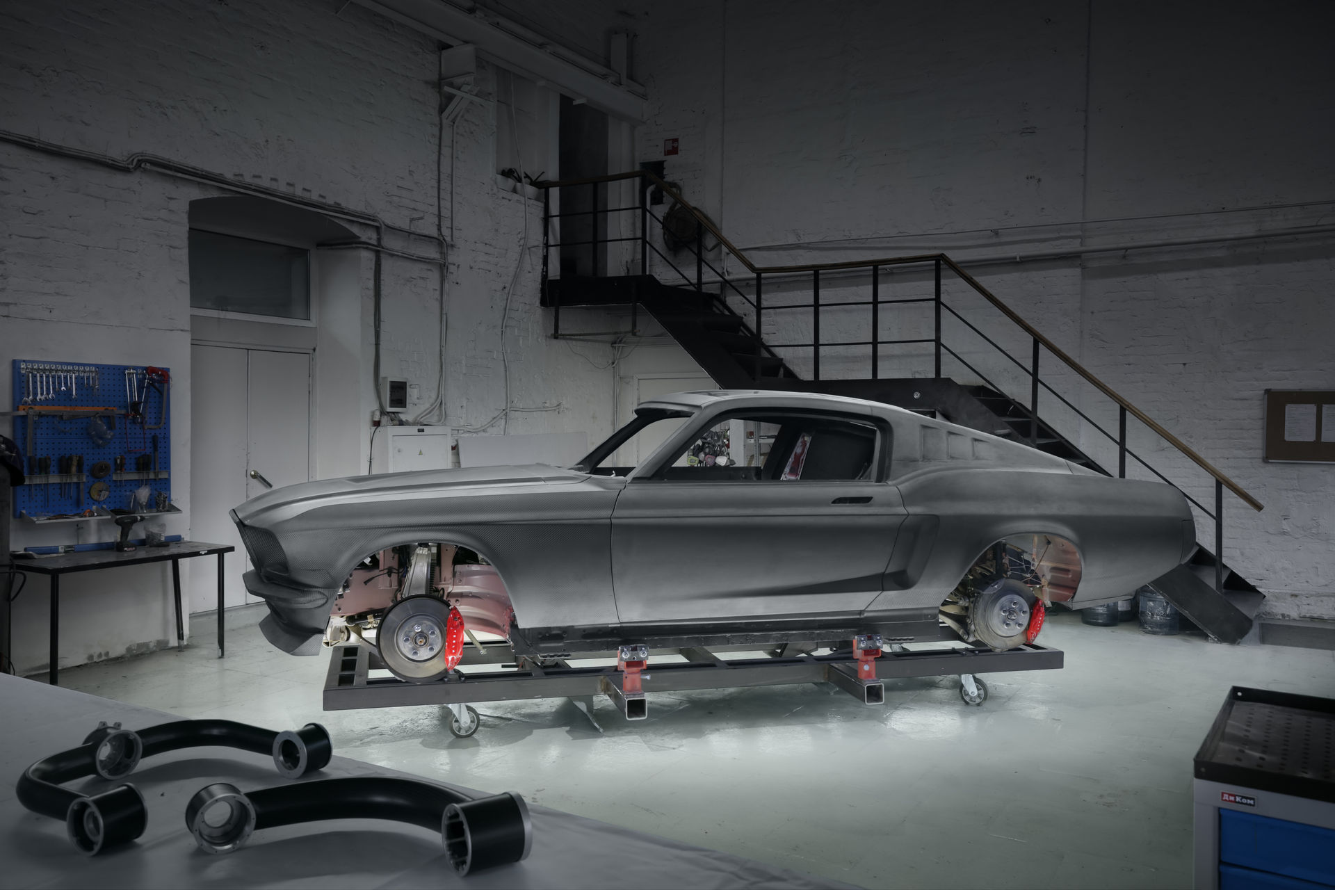 840 HP Aviar R67 Is A Tesla-Based Ford Mustang Electromod From Russia