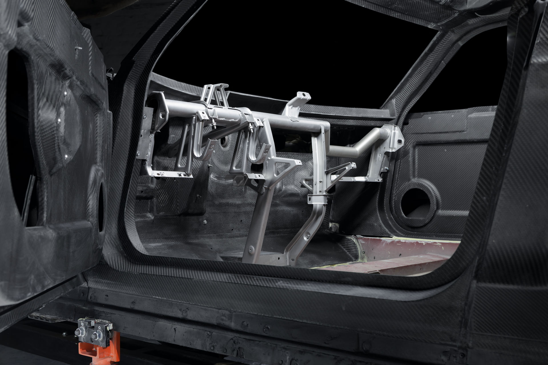 840 HP Aviar R67 Is A Tesla-Based Ford Mustang Electromod From Russia