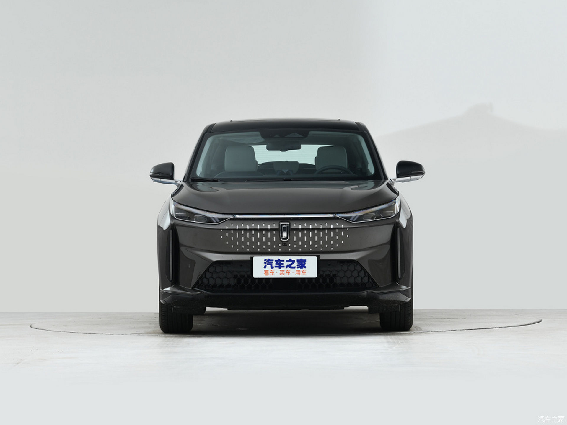 This New Chinese EV Comes With A Cute 3D Holographic Assistant