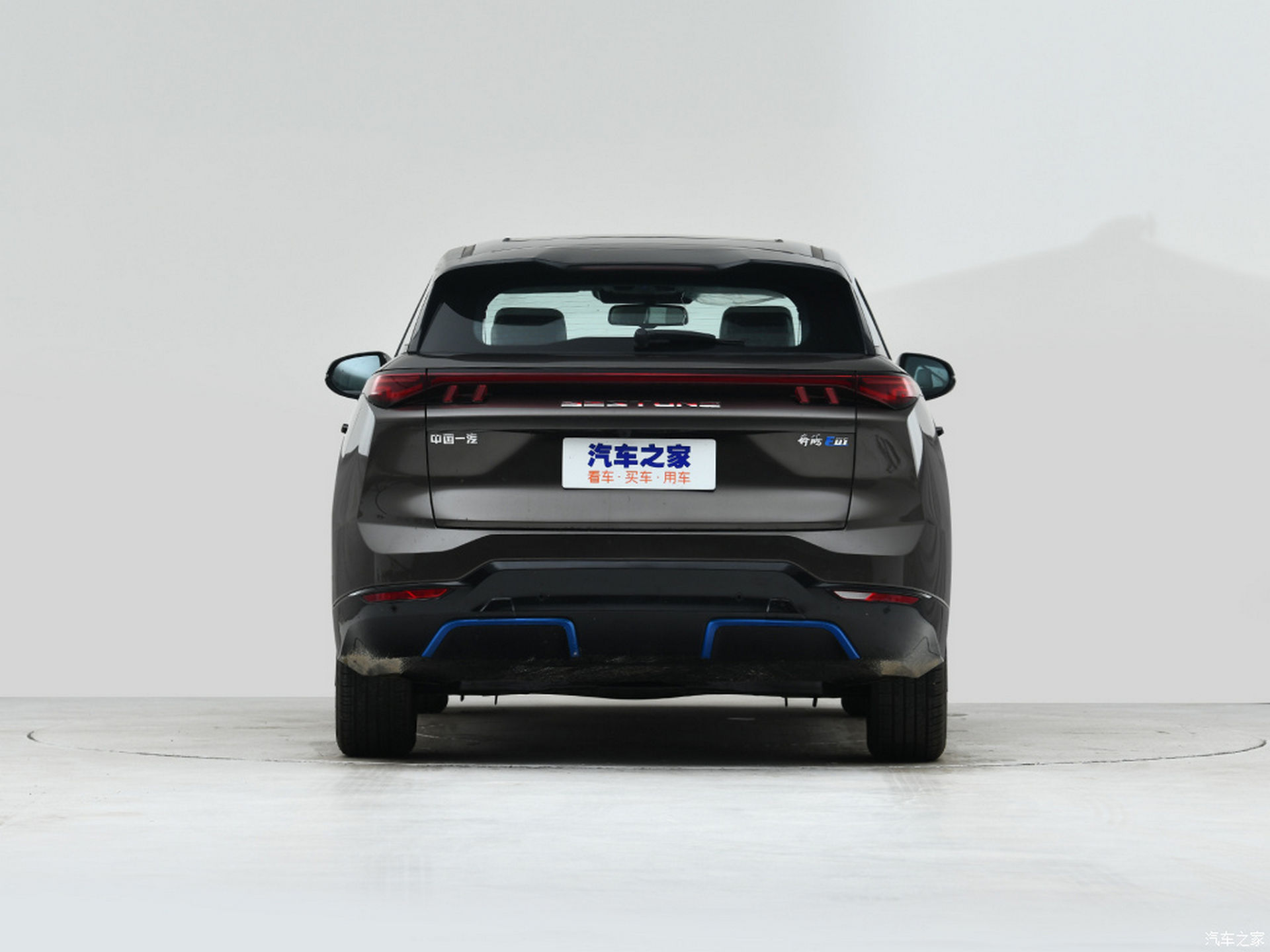 This New Chinese EV Comes With A Cute 3D Holographic Assistant