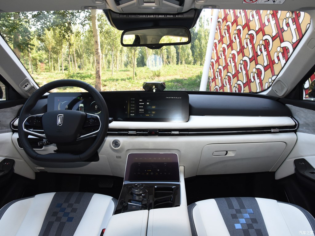 This New Chinese EV Comes With A Cute 3D Holographic Assistant