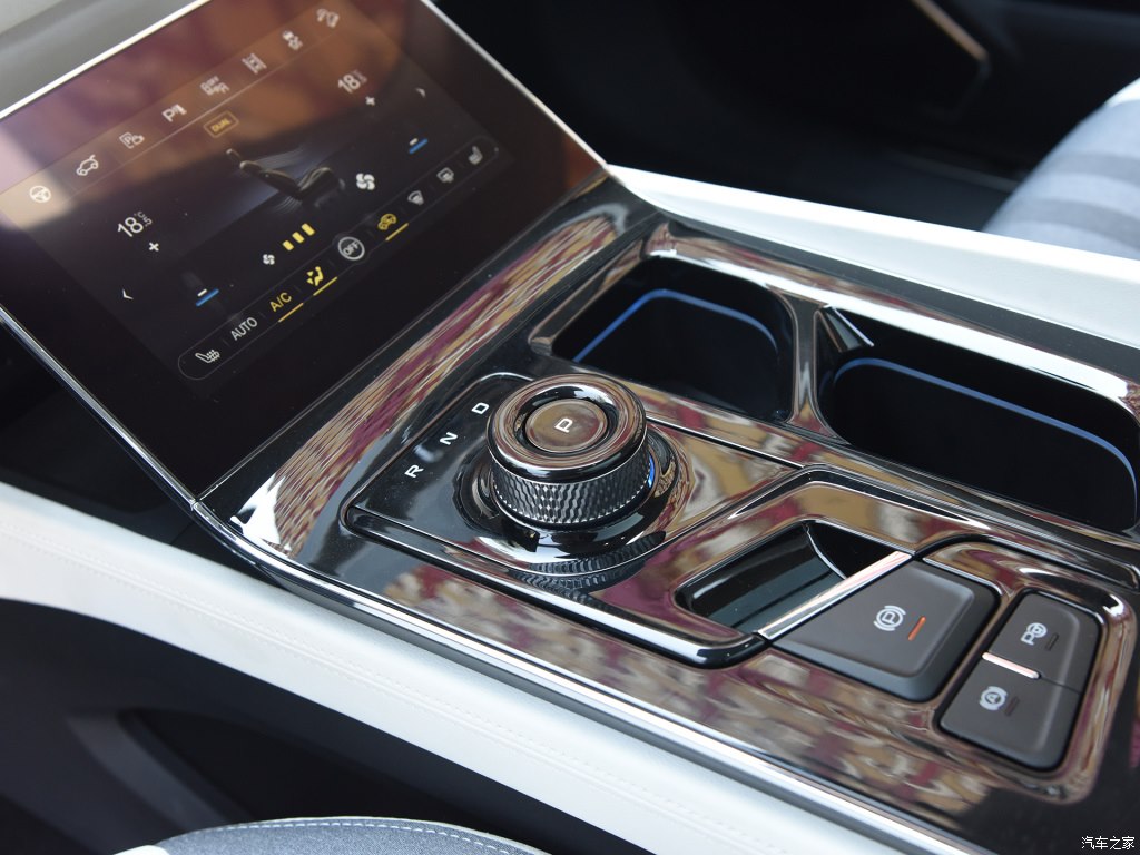 This New Chinese EV Comes With A Cute 3D Holographic Assistant